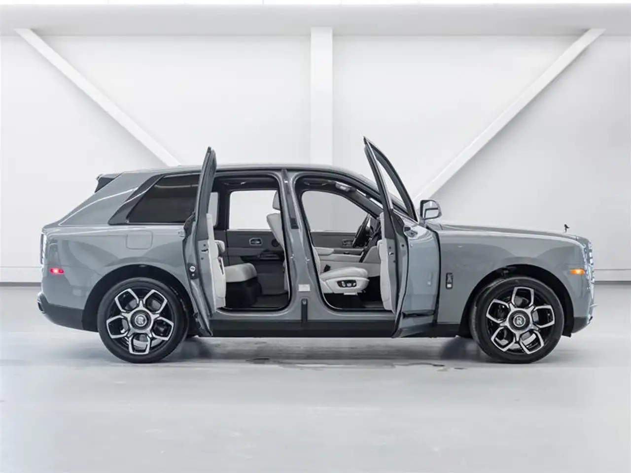 Rolls-Royce Cullinan снимка Rolls-Royce Cullinan