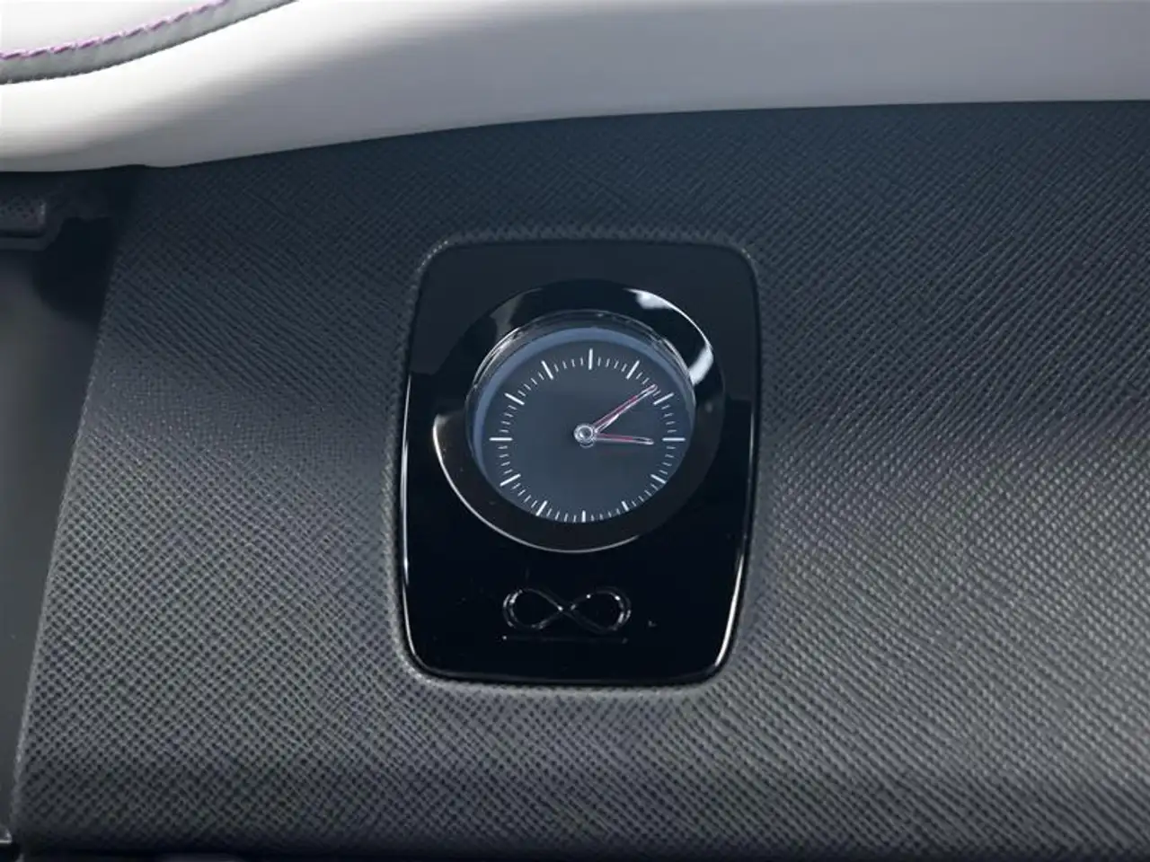 Rolls-Royce Cullinan снимка Rolls-Royce Cullinan
