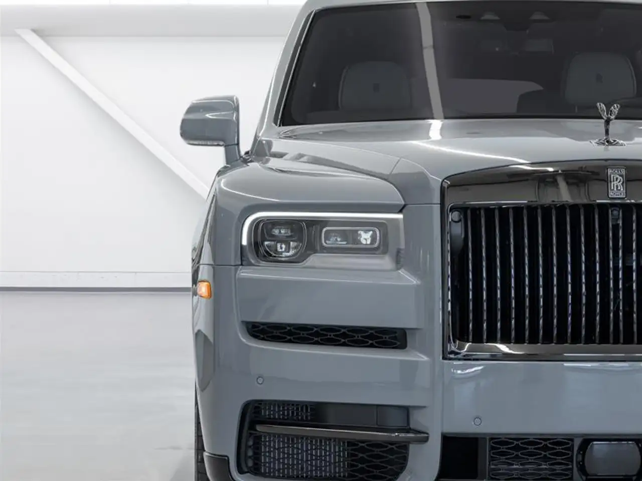 Rolls-Royce Cullinan снимка Rolls-Royce Cullinan
