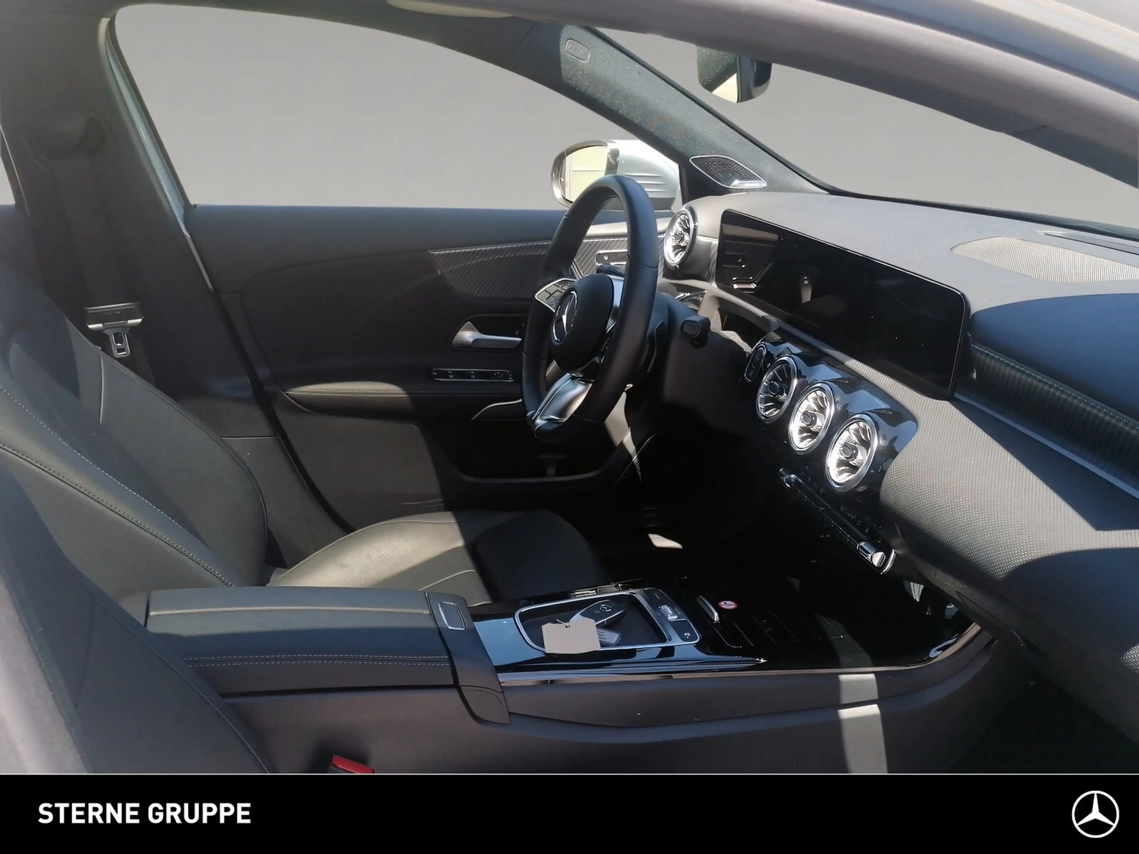 Mercedes-Benz A 220 A 220 4M Progressive Pano Distr Totwi Ambi 360° — photo 11
