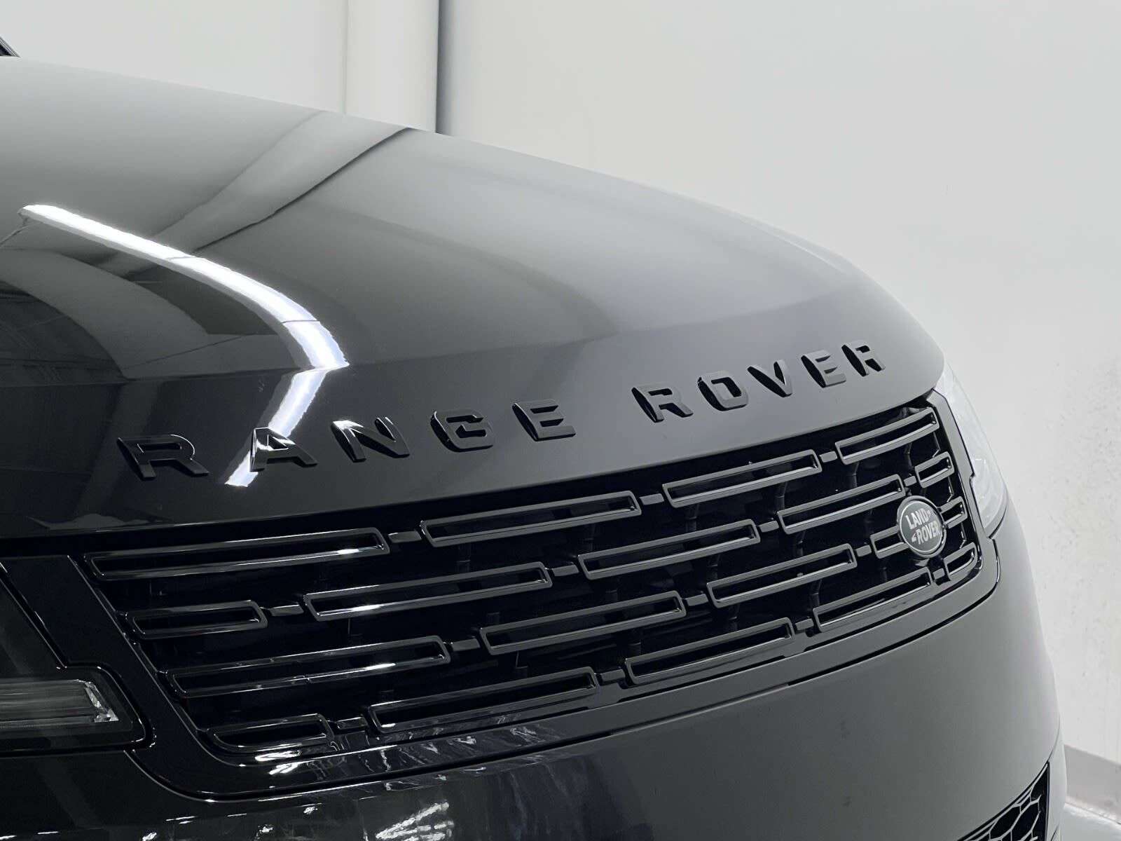 2026 Land Rover Range Rover Sport P400 DYNAMIC HSE alt 3