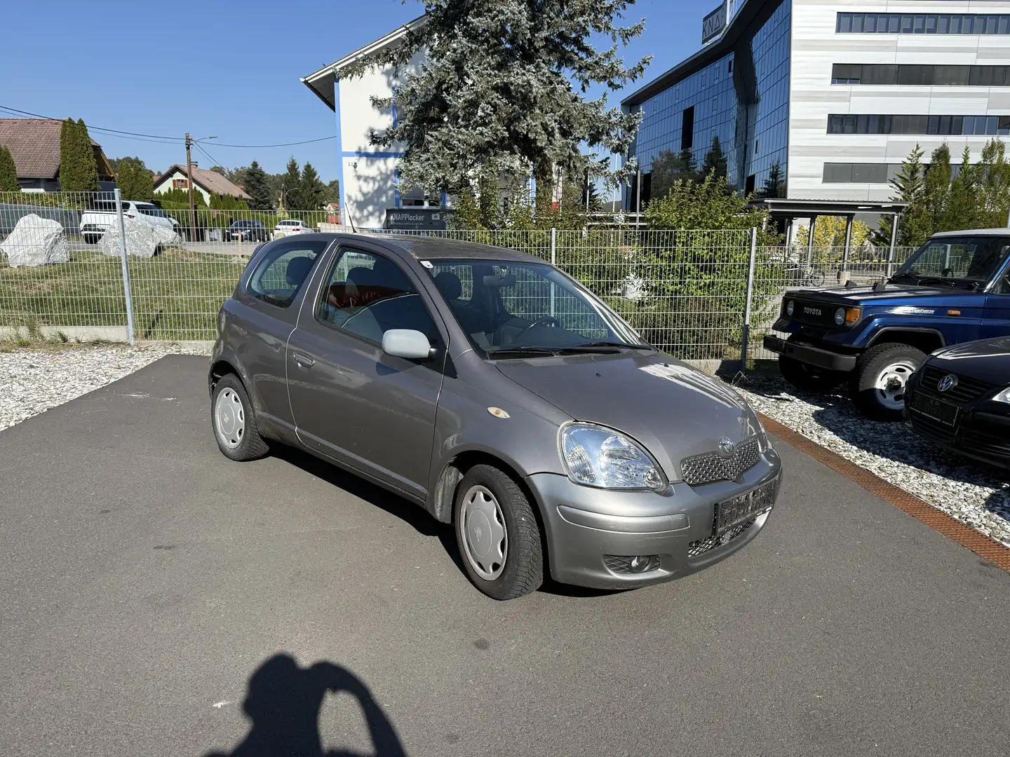 Toyota Yaris Grau - 1