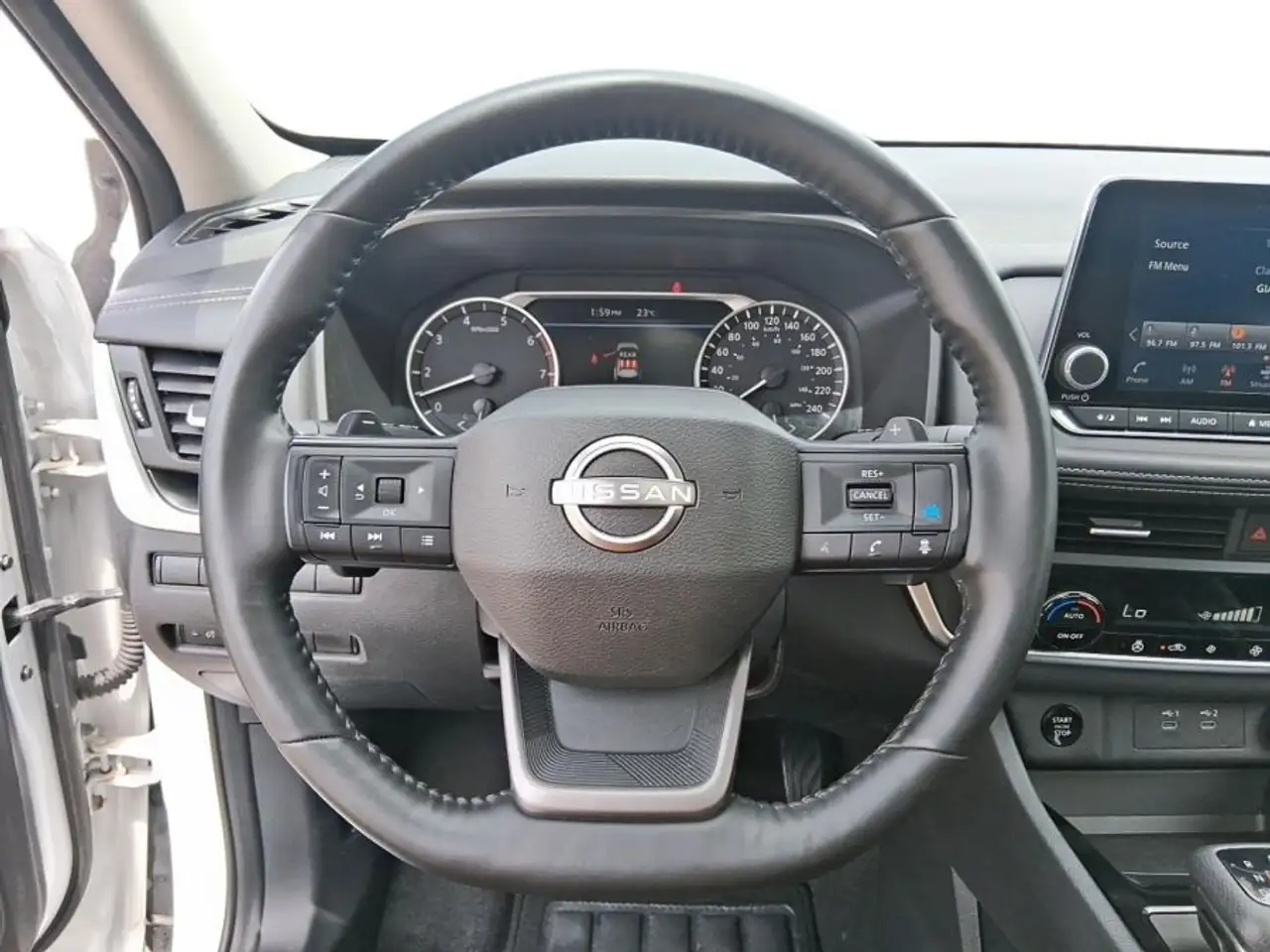 Nissan Rogue снимка Nissan Rogue