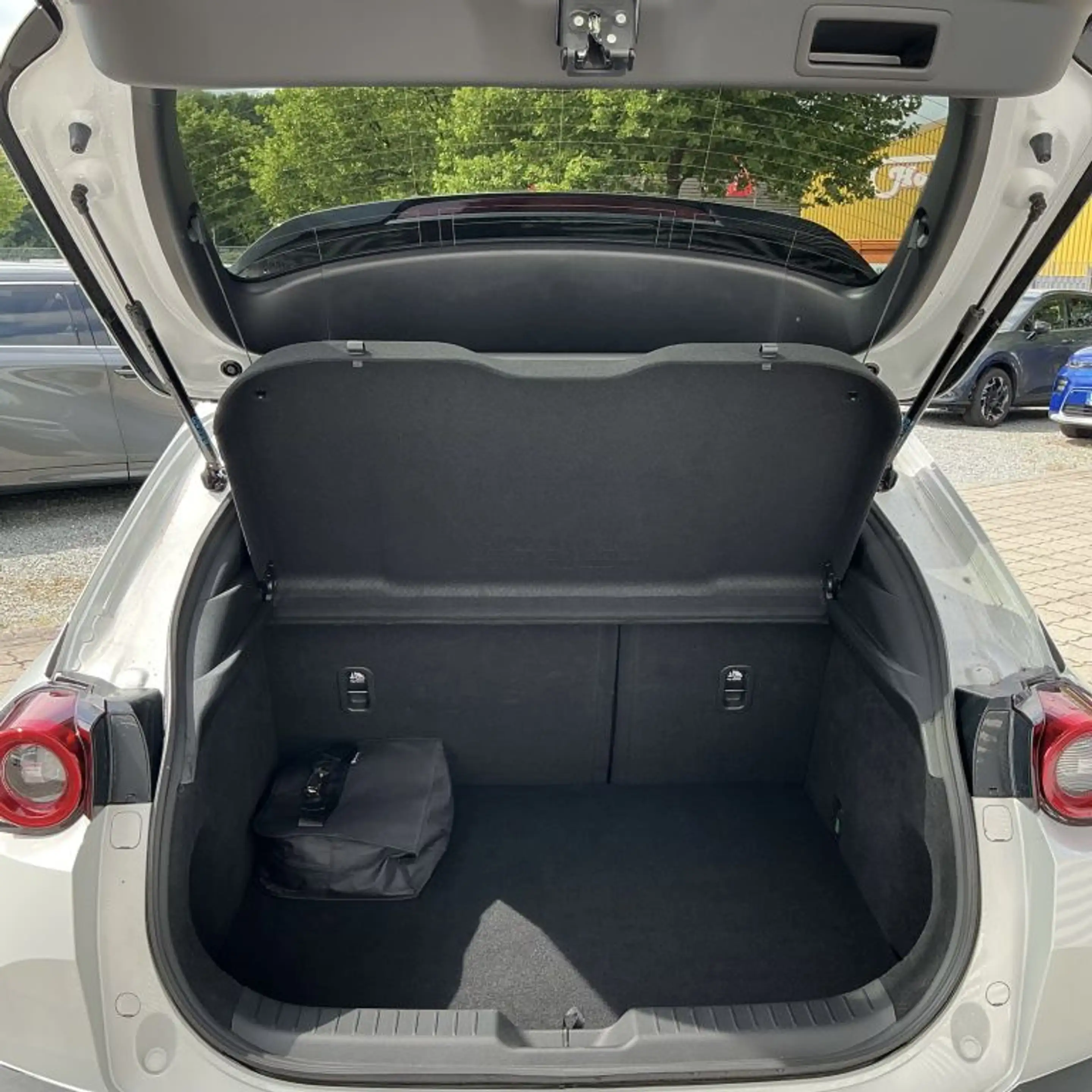 Mazda MX-30 e-SKYACTIV EV AD`VANTAGE/ Matrix LED — photo 13