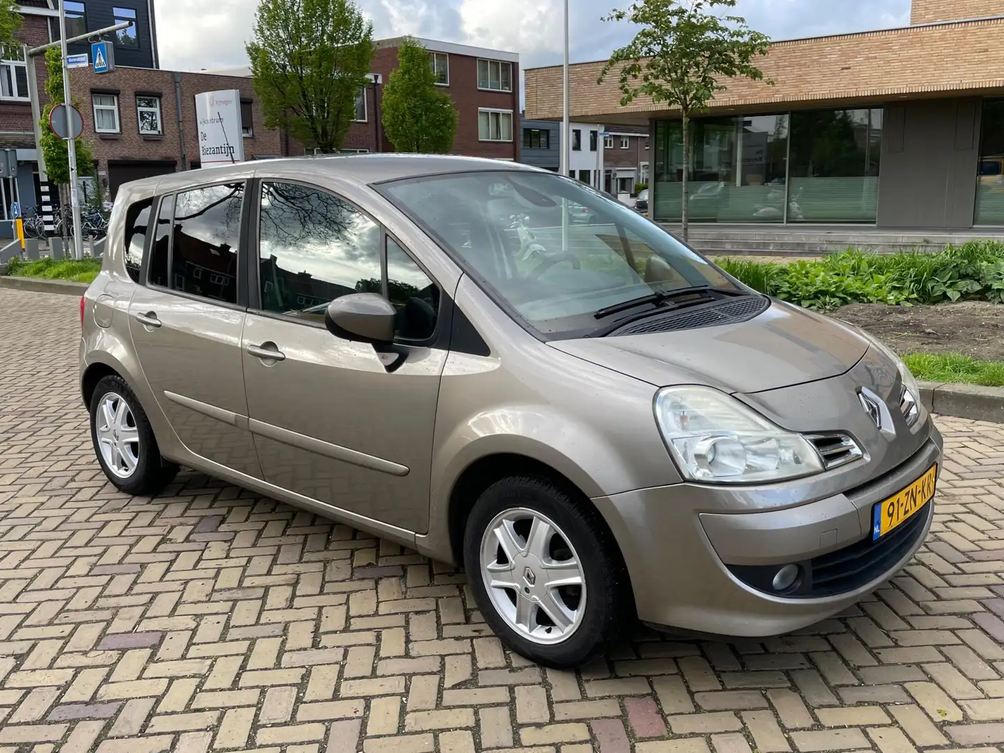 Renault Grand Modus 1.2 TCE Dynamique Beżowy - 2