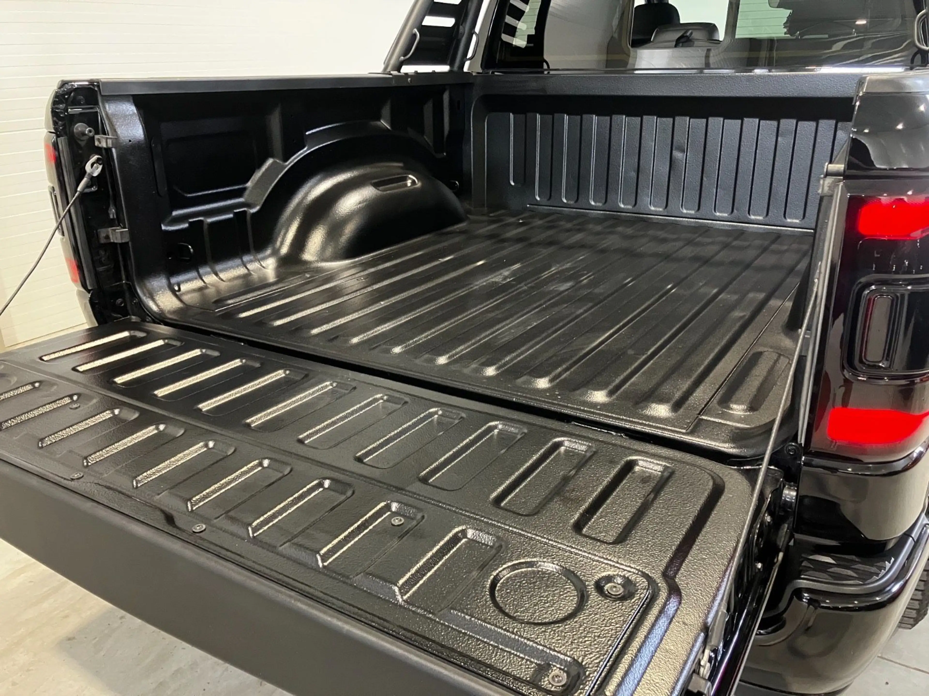 Dodge RAM 5,7 BIGHORN NIGHT CREWCAB 4x4 EU GAS LPG — photo 8