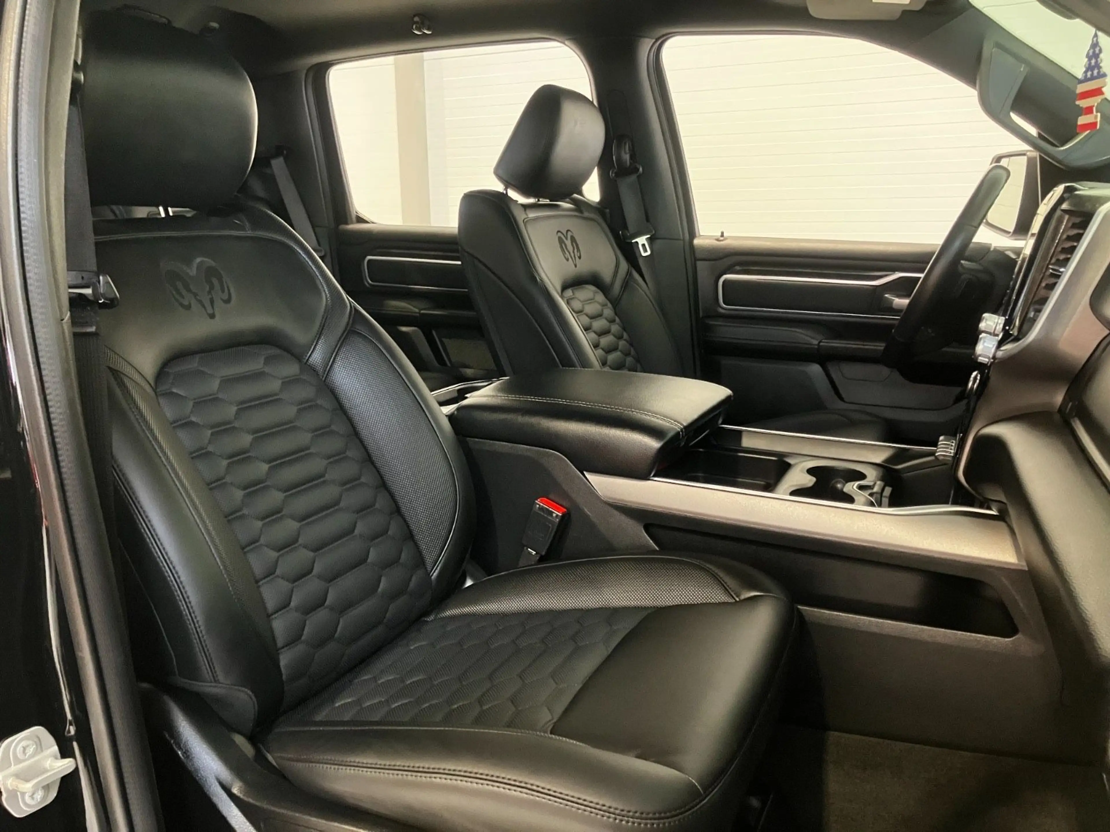Dodge RAM 5,7 BIGHORN NIGHT CREWCAB 4x4 EU GAS LPG — photo 11
