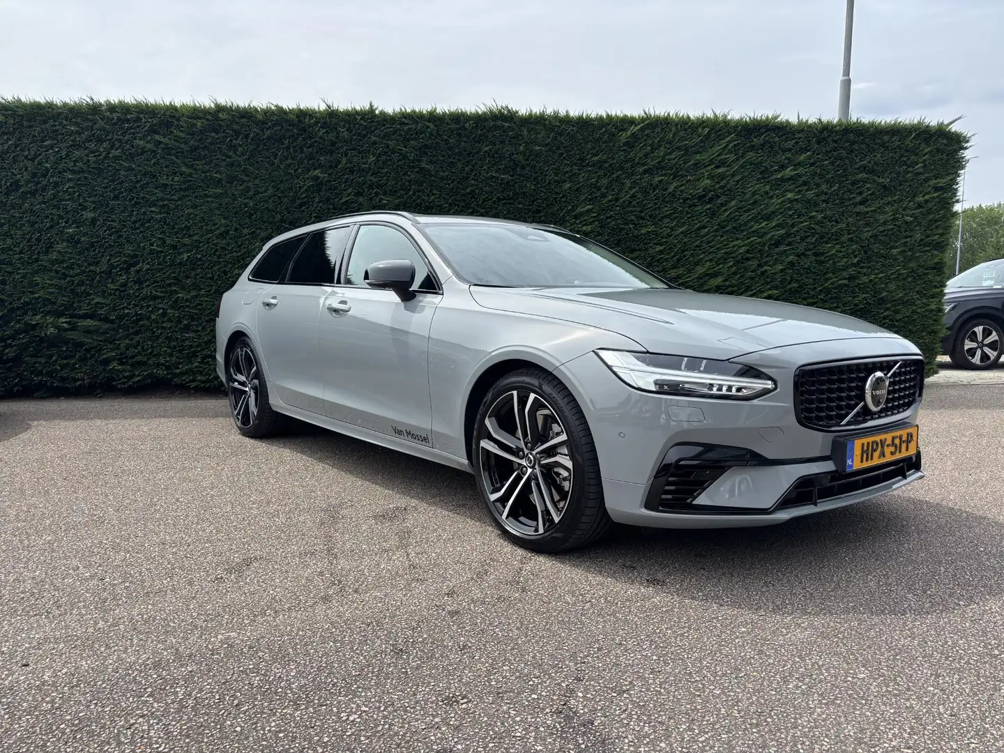 Volvo V90 2.0 T8 Plug-in hybrid AWD Ultra Executive Edition Gris - 2