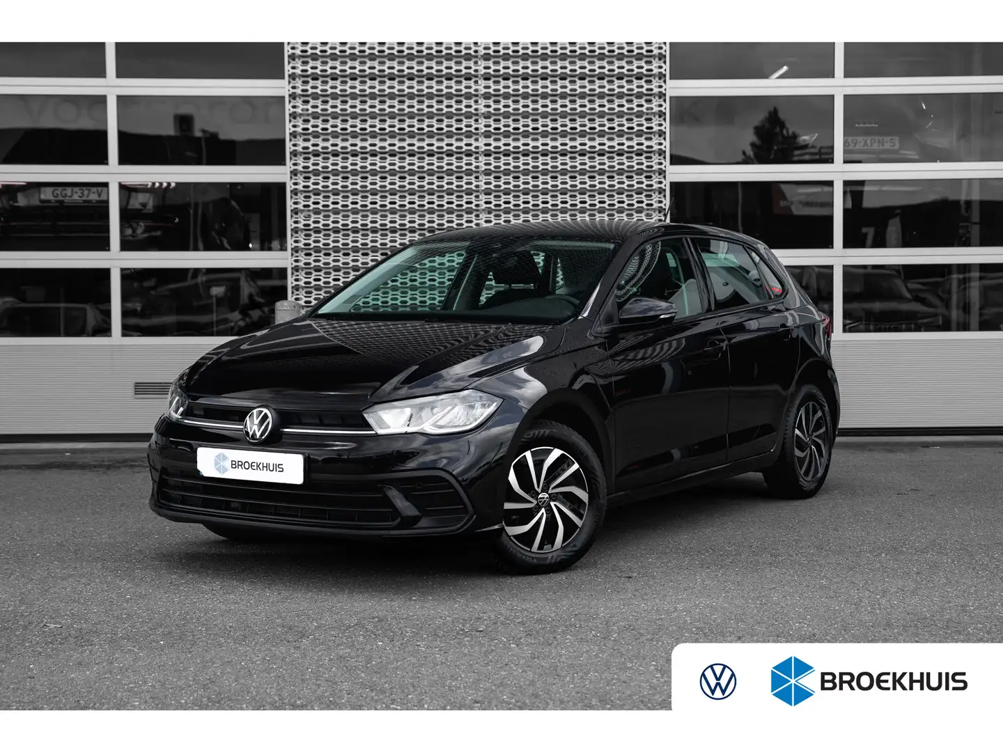 Volkswagen Polo 1.0 TSI 95pk Life Edition | Keyless | Navigatie | Zwart - 1