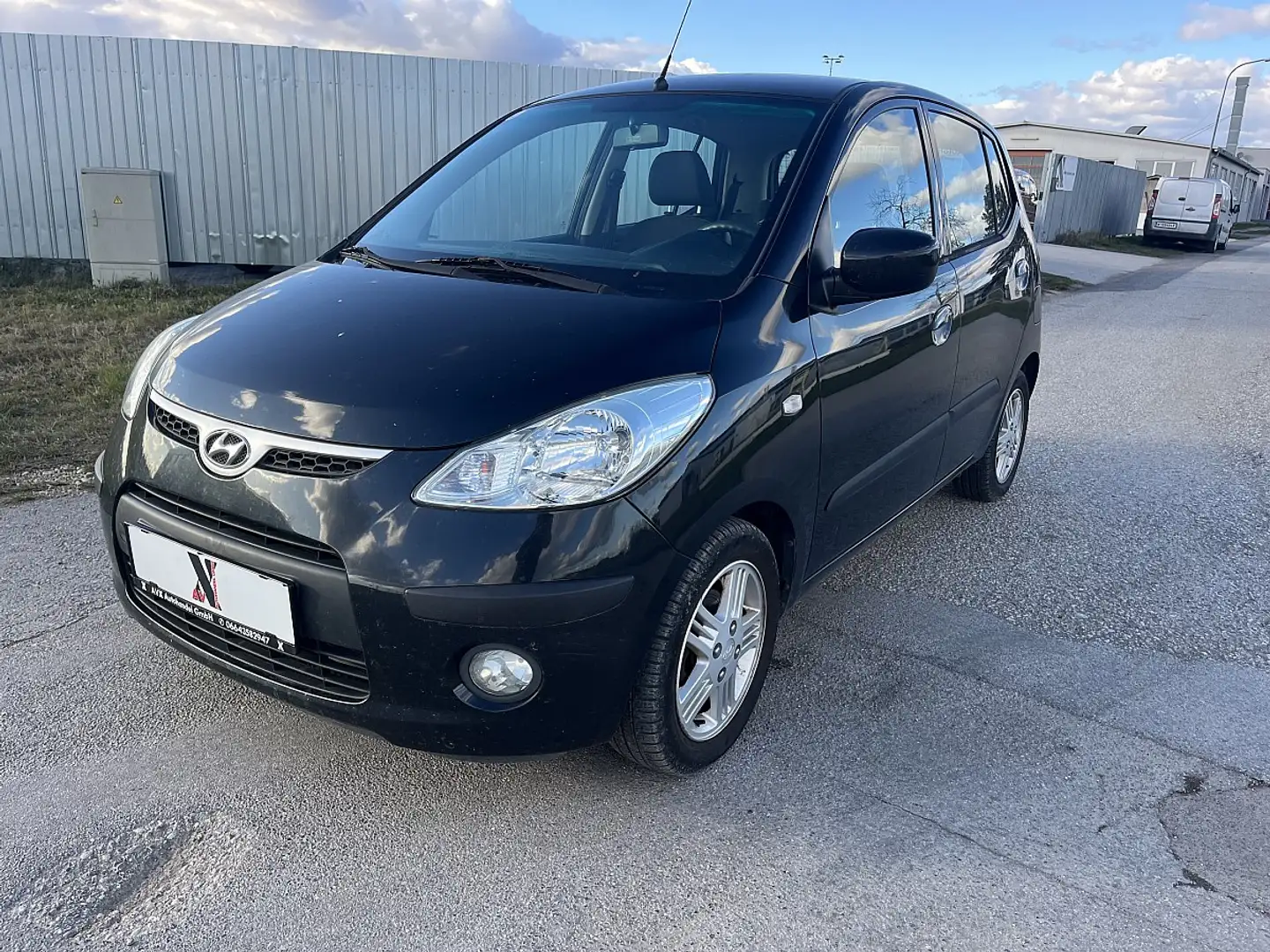 Hyundai i10 1,1 MPI Cool Sport/Sehr gepflegter Zustand/ Schwarz - 1