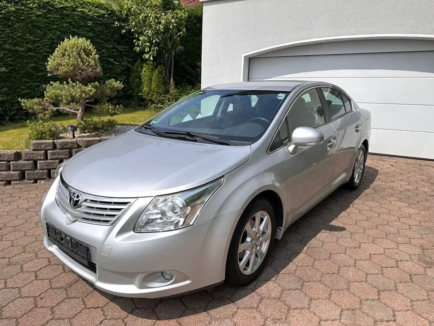 Toyota Avensis Argent - 1