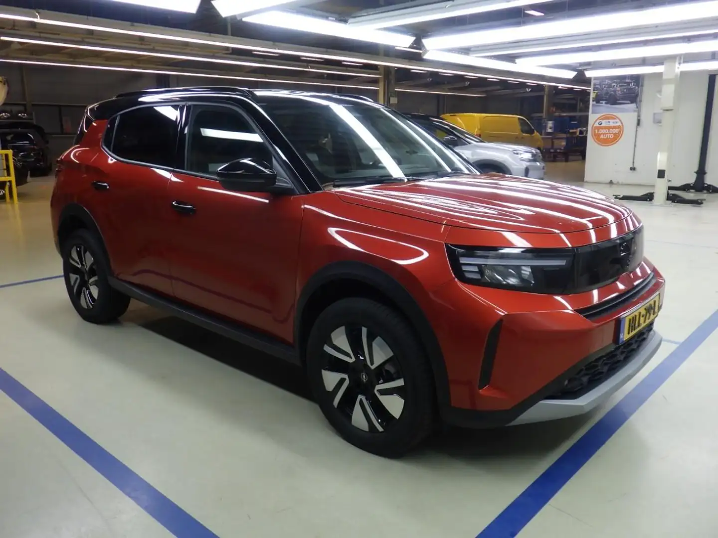 Opel Frontera Electric GS 44 kWh | Achteruitrijcamera | Airco | Oranje - 2