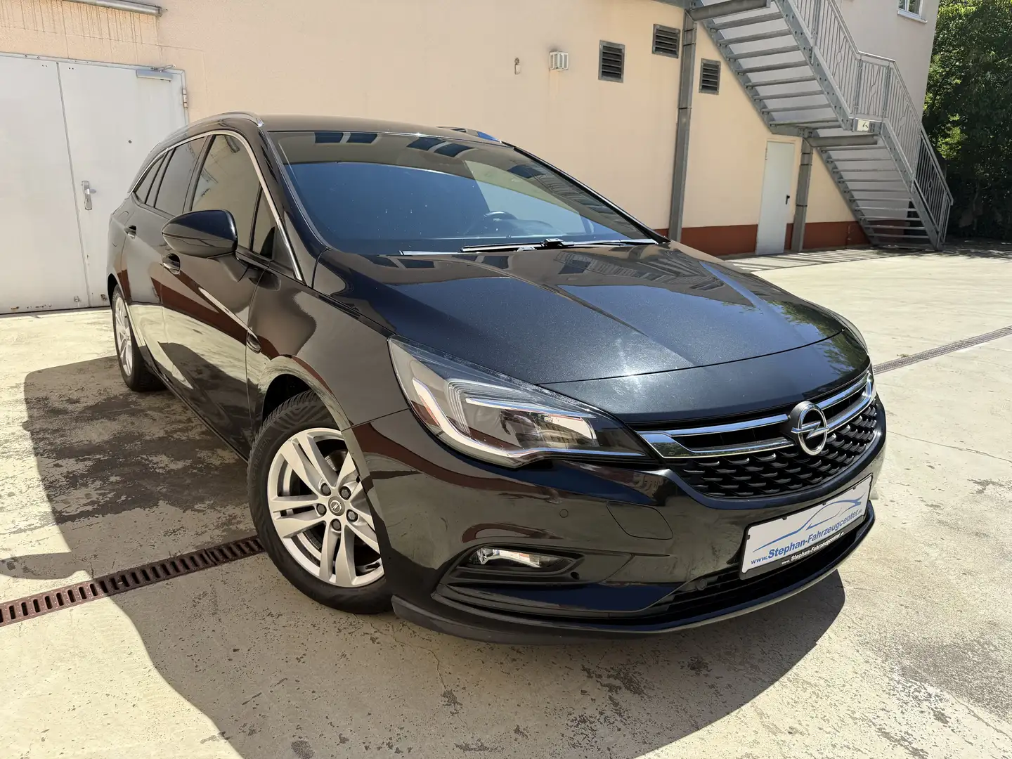 Opel Astra Caravan Dynamic mit Klima/ABS/ESP/Met/AHK/Alus/PDC Schwarz - 1