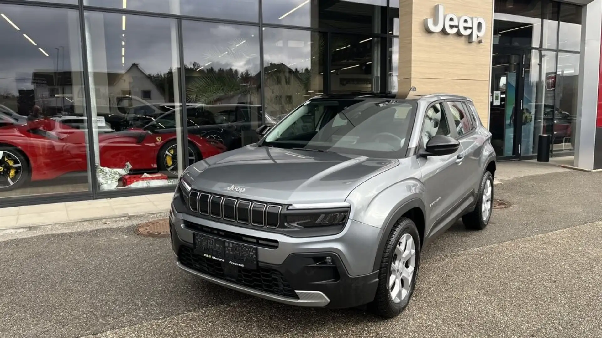 Jeep Avenger 1.2 GSE T3 Altitude Grau - 1