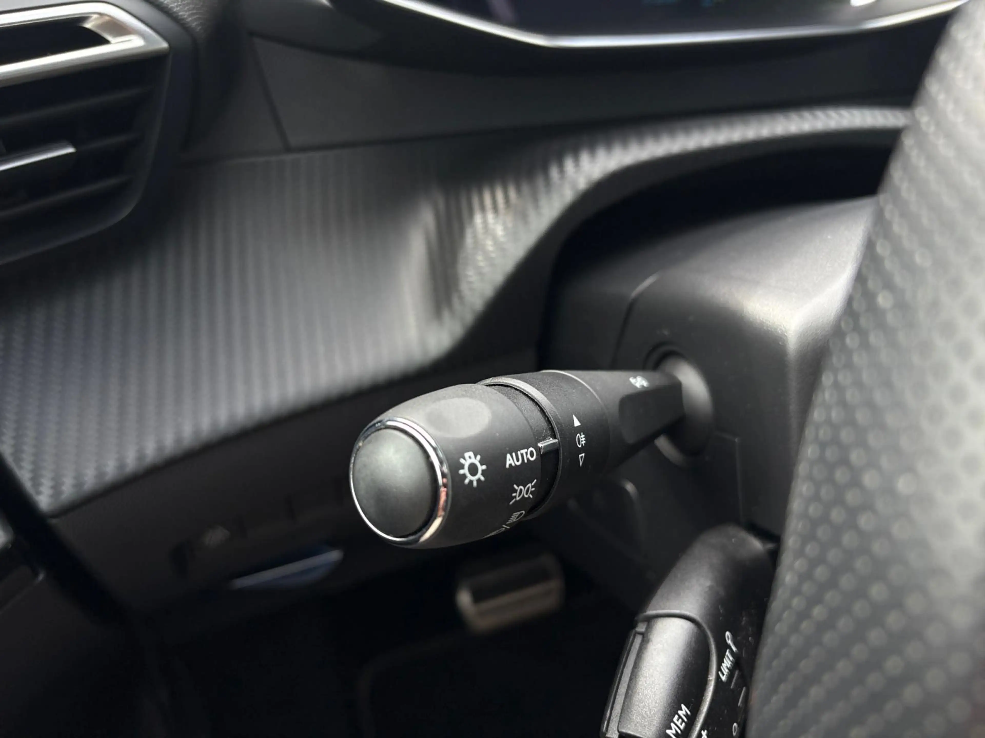 Peugeot e-2008 GT EV 3-FASEN 50kWh 136pk | KEYLESS ENTRY | STOELV — photo 15