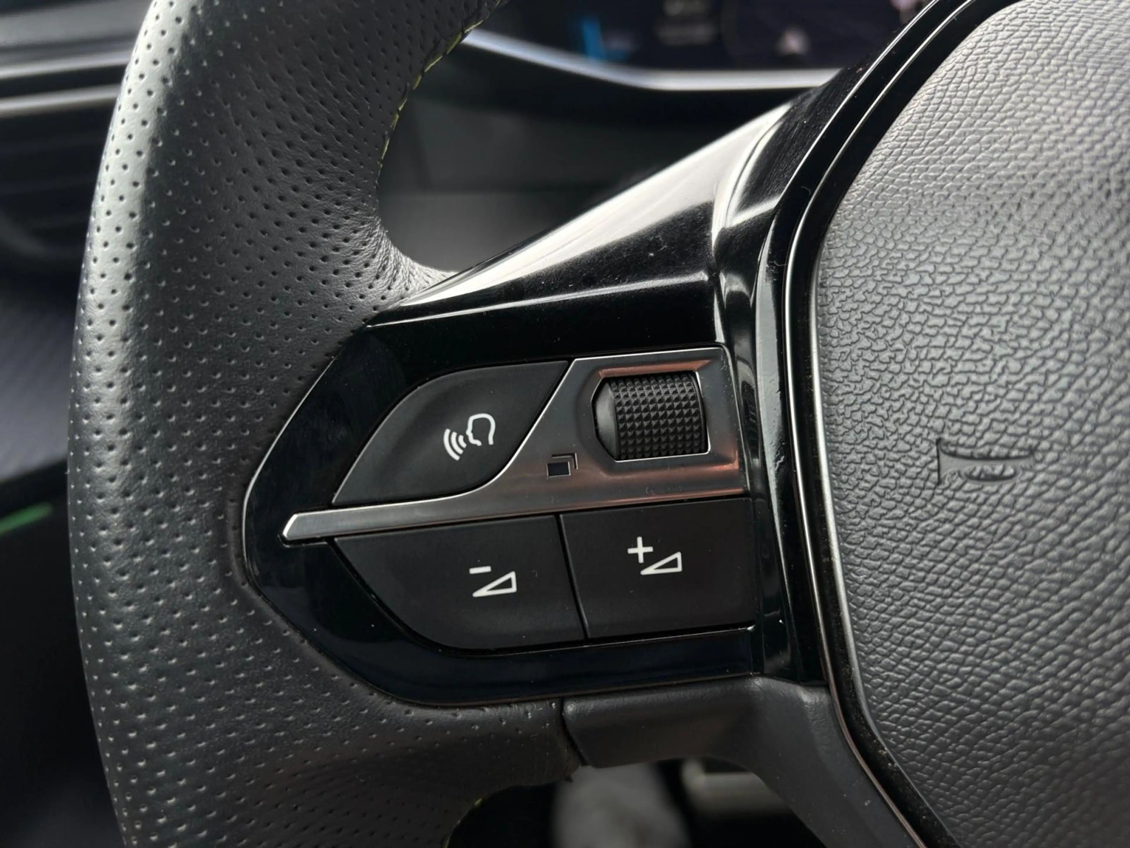 Peugeot e-2008 GT EV 3-FASEN 50kWh 136pk | KEYLESS ENTRY | STOELV — photo 13