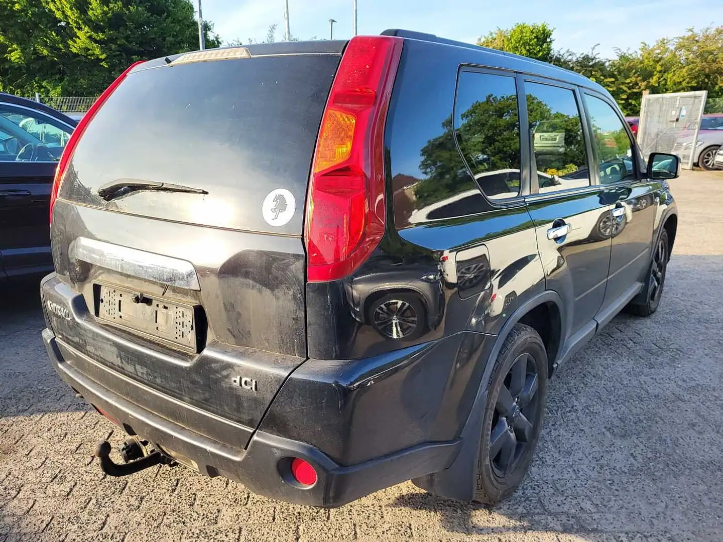 Nissan X-Trail Diesel 2.0 dci 4x4 DPF Automatik SE Чорний - 2