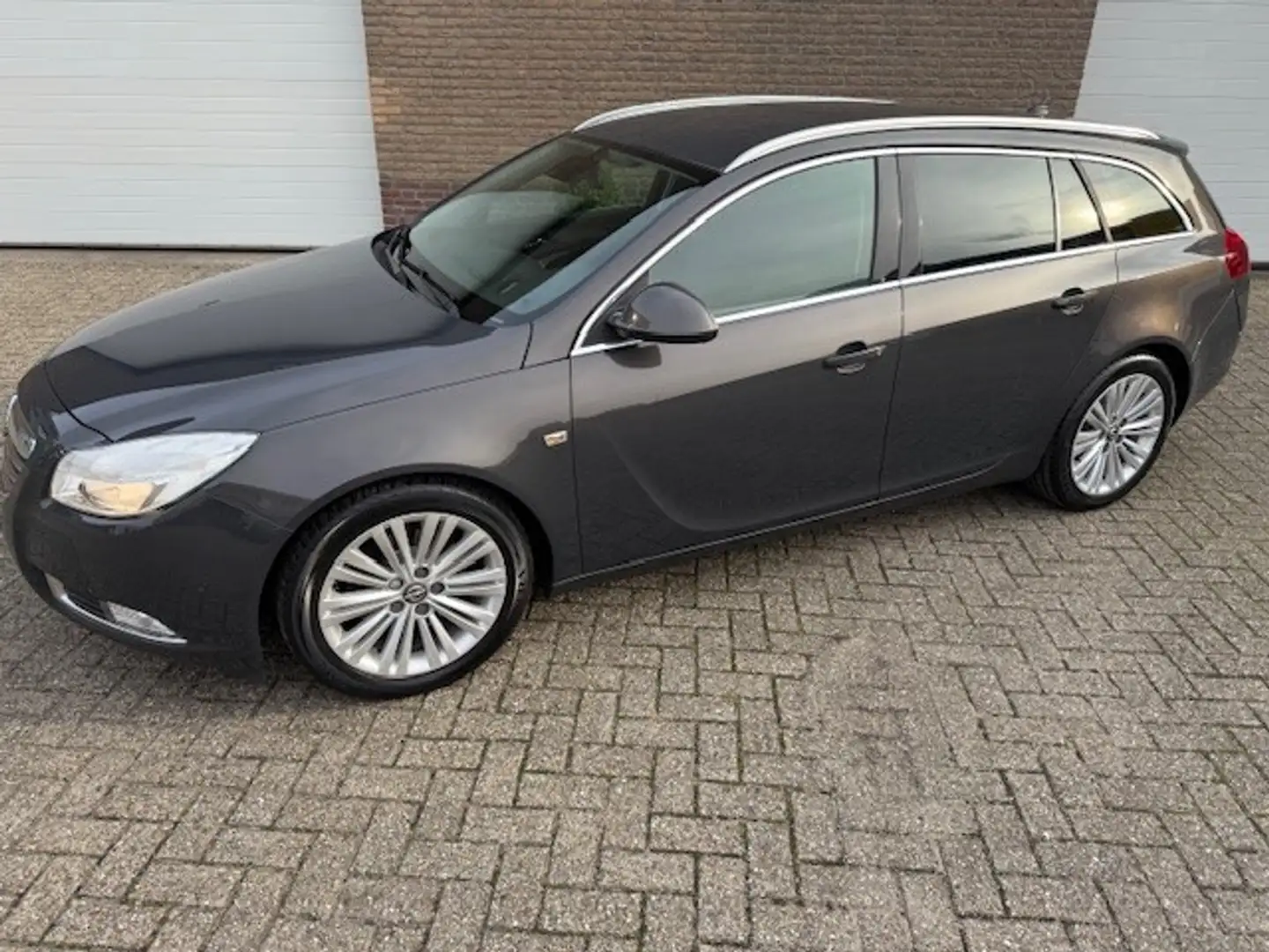 Opel Insignia Sports Tourer 1.6 T Design Edition | Nederlandse A Grijs - 1