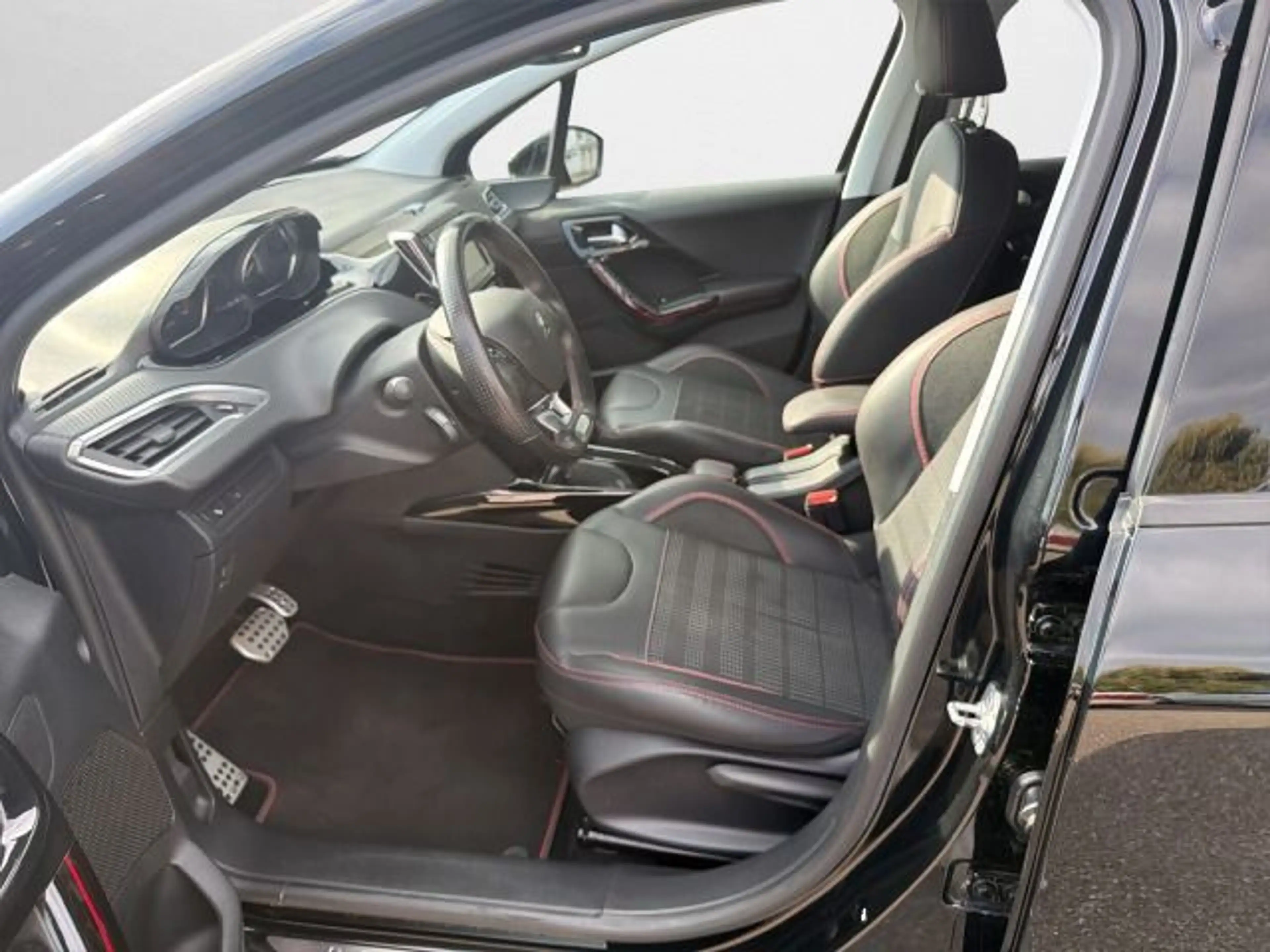 Peugeot 2008 1.2 PureTech 110 Allure (EURO 6d-Temp) — photo 9