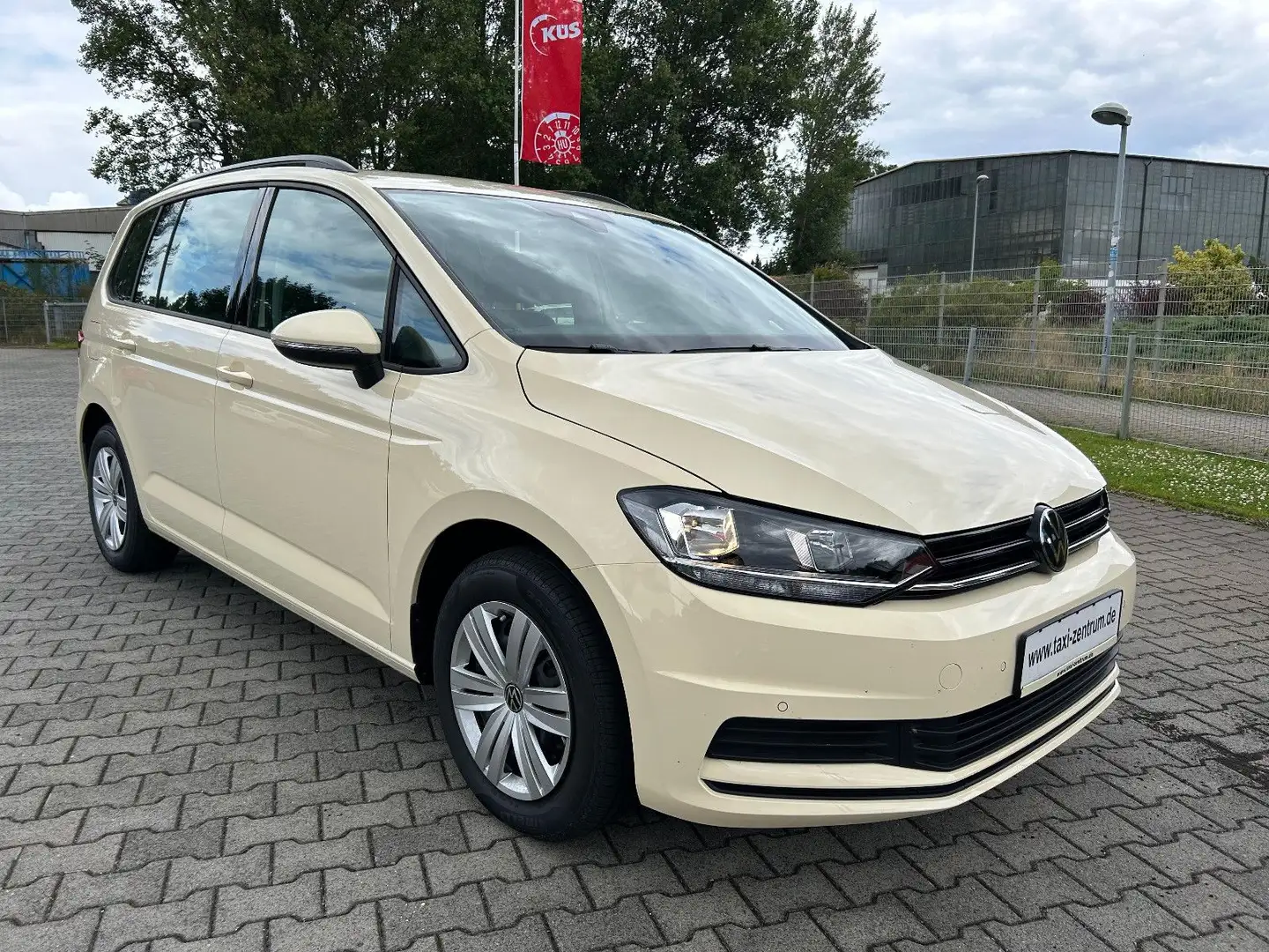 Volkswagen Touran Taxi 7-Sitze PDC NEU LEDER DSG Automatik Beige - 2