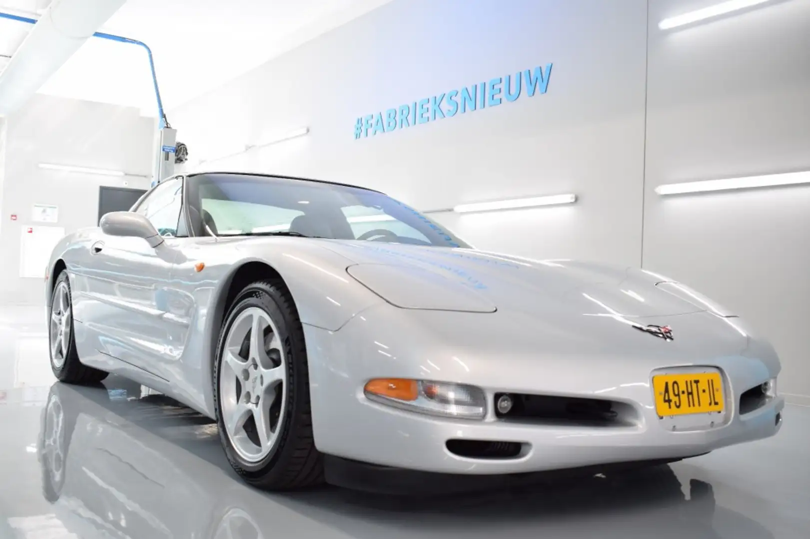 Chevrolet Corvette (12.772 KMS!) Orig. Nederlands Grau - 1