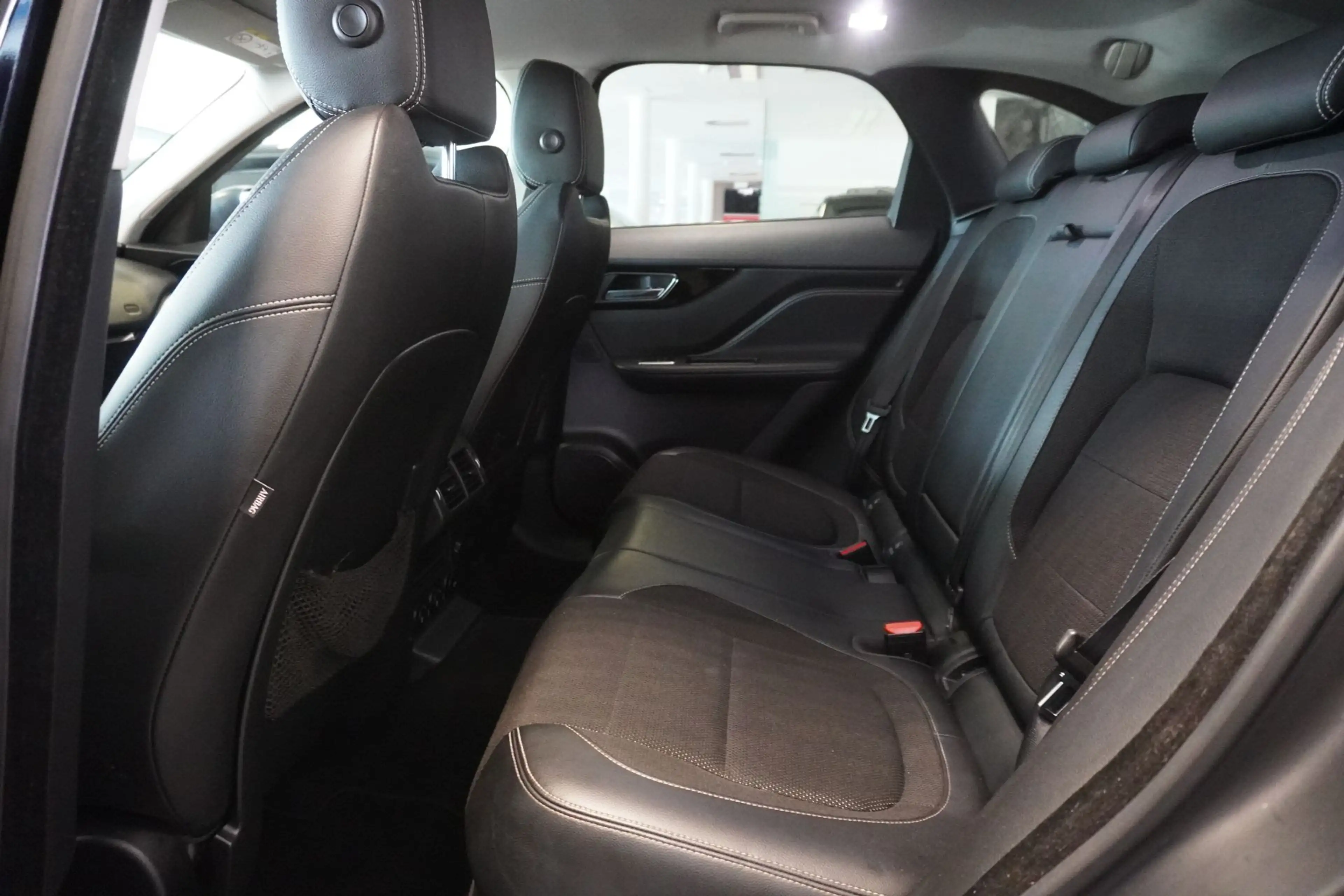 Jaguar F-Pace 30d R-Dynamic AWD Aut. AHV/Kamera — photo 9
