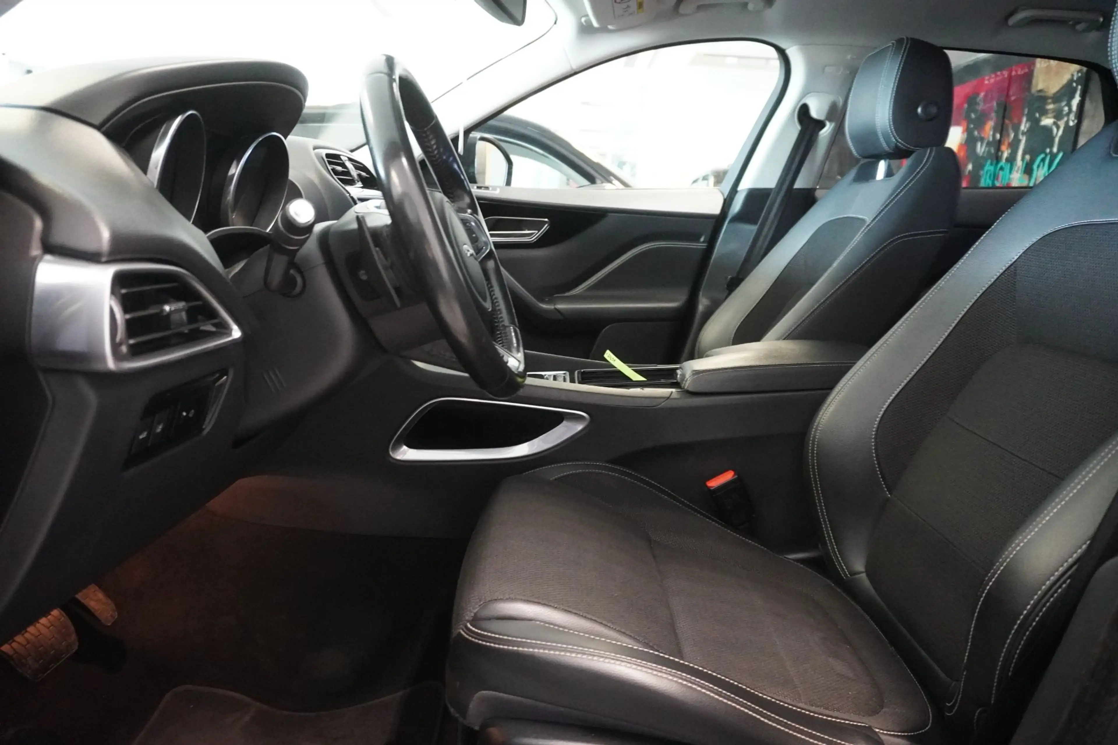 Jaguar F-Pace 30d R-Dynamic AWD Aut. AHV/Kamera — photo 8