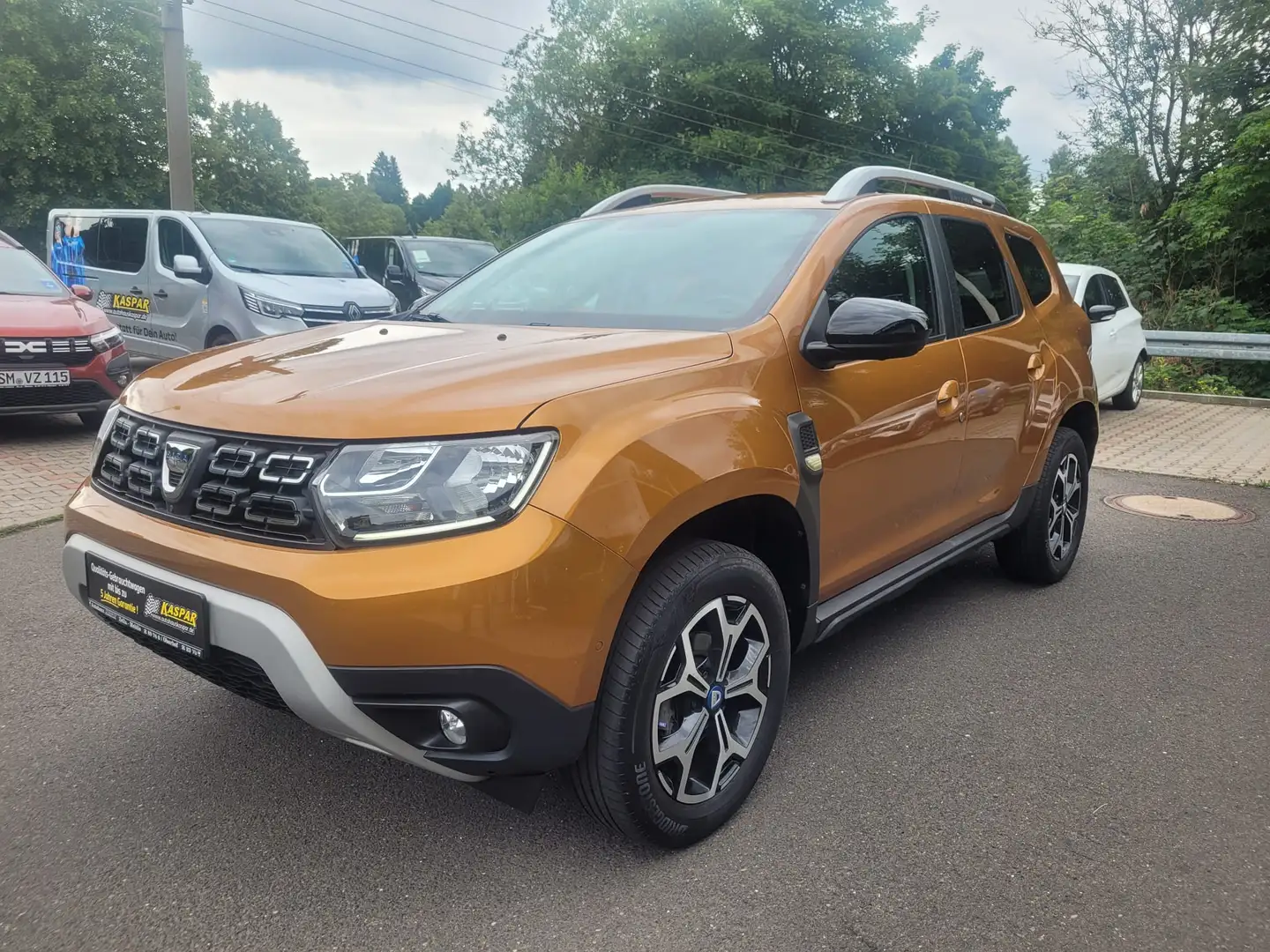 Dacia Duster Celebration TCe 100 ECO-G, WKR, AHK Oranje - 1