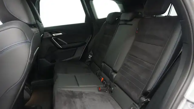 BMW iX1 xDrive30 66,5kWh Ansicht 4