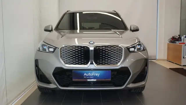 BMW iX1 xDrive30 66,5kWh Ansicht 5
