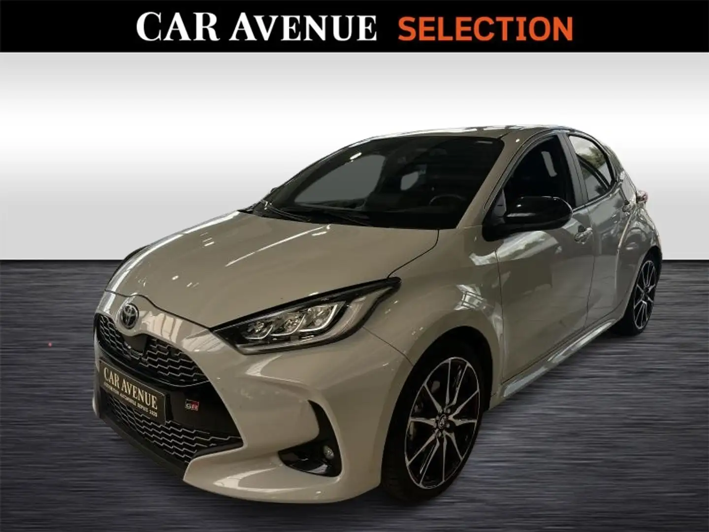 Toyota Yaris CVT GR Sport Grijs - 1