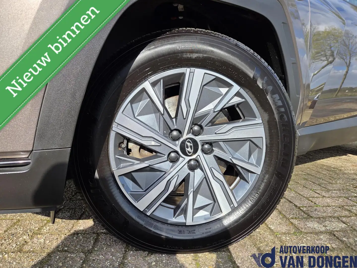 Hyundai TUCSON 1.6 T-GDI HEV Comfort Smart | Full Hybrid 230 PK | Gris - 2