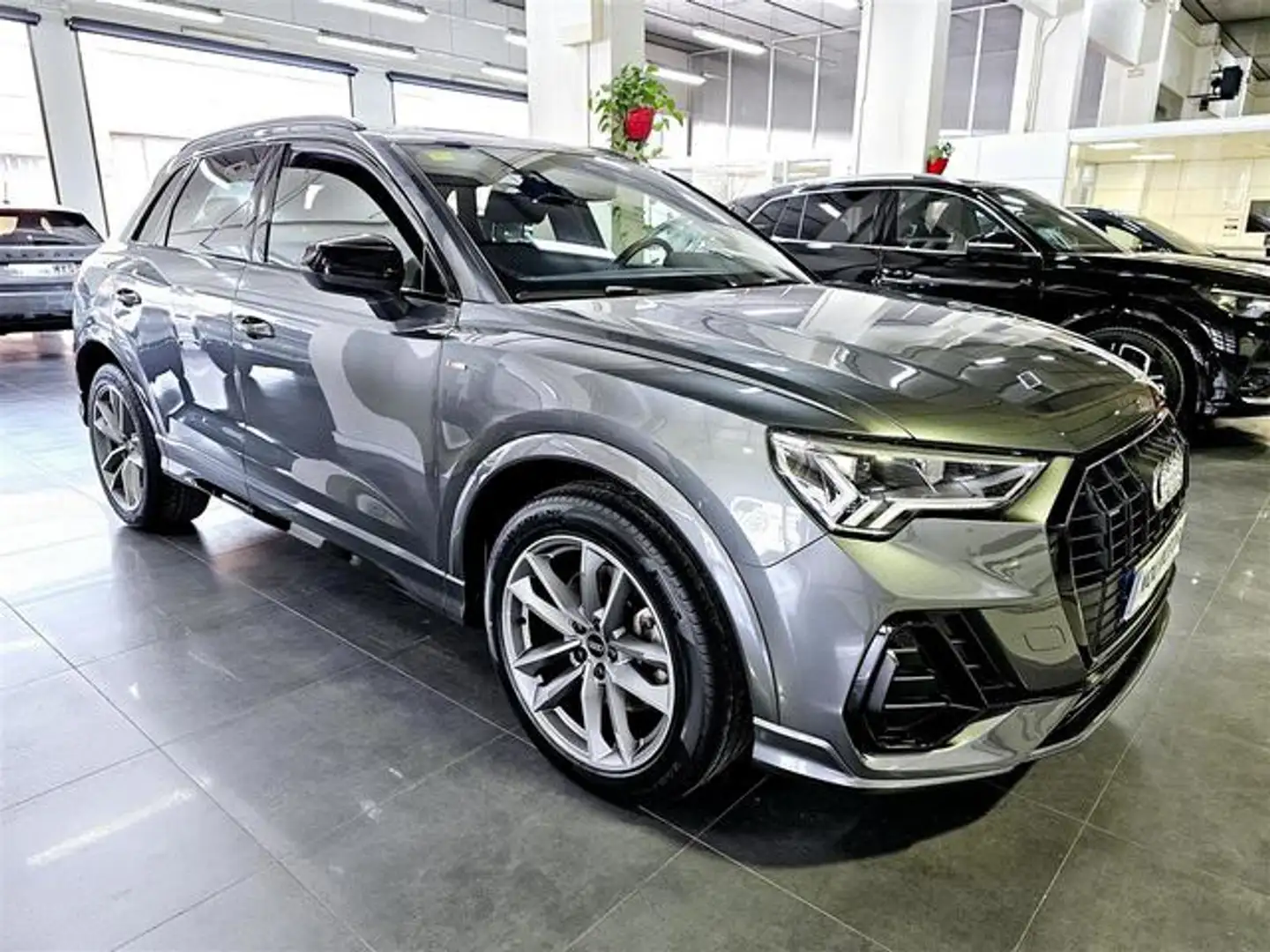 Audi Q3 40 TFSI Black line quattro S tronic Gris - 2
