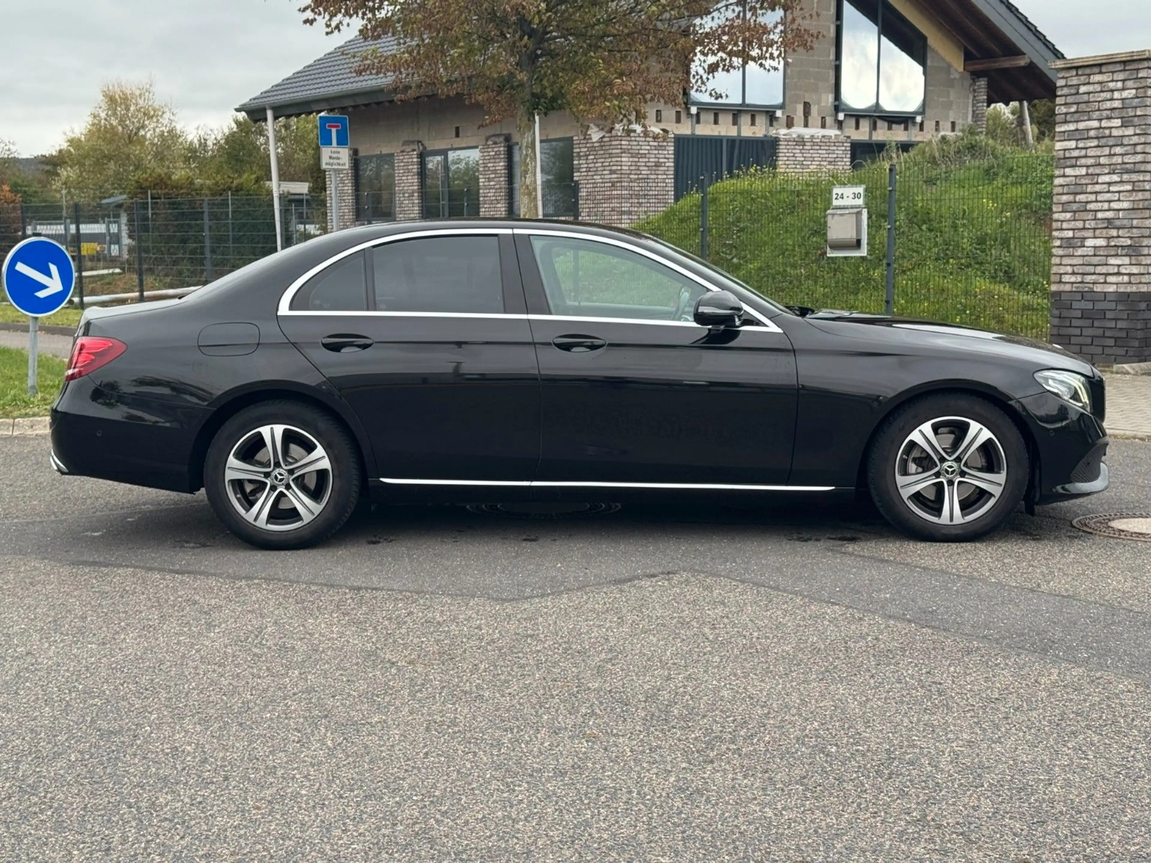 Mercedes-Benz E 220 d Limousine *Garantie*Autom.*Navi*LED*HUD* — photo 6