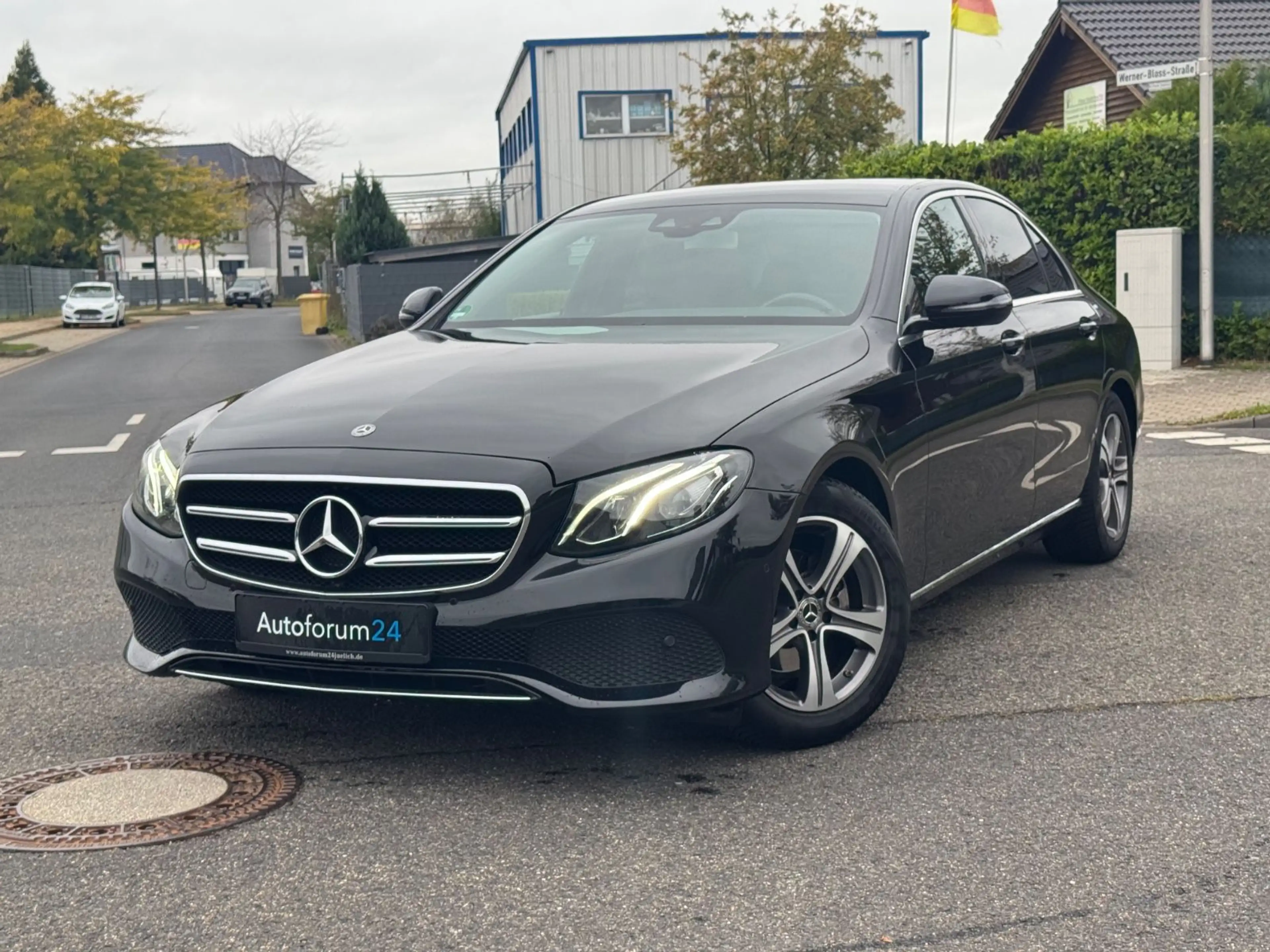 Mercedes-Benz E 220 d Limousine *Garantie*Autom.*Navi*LED*HUD*