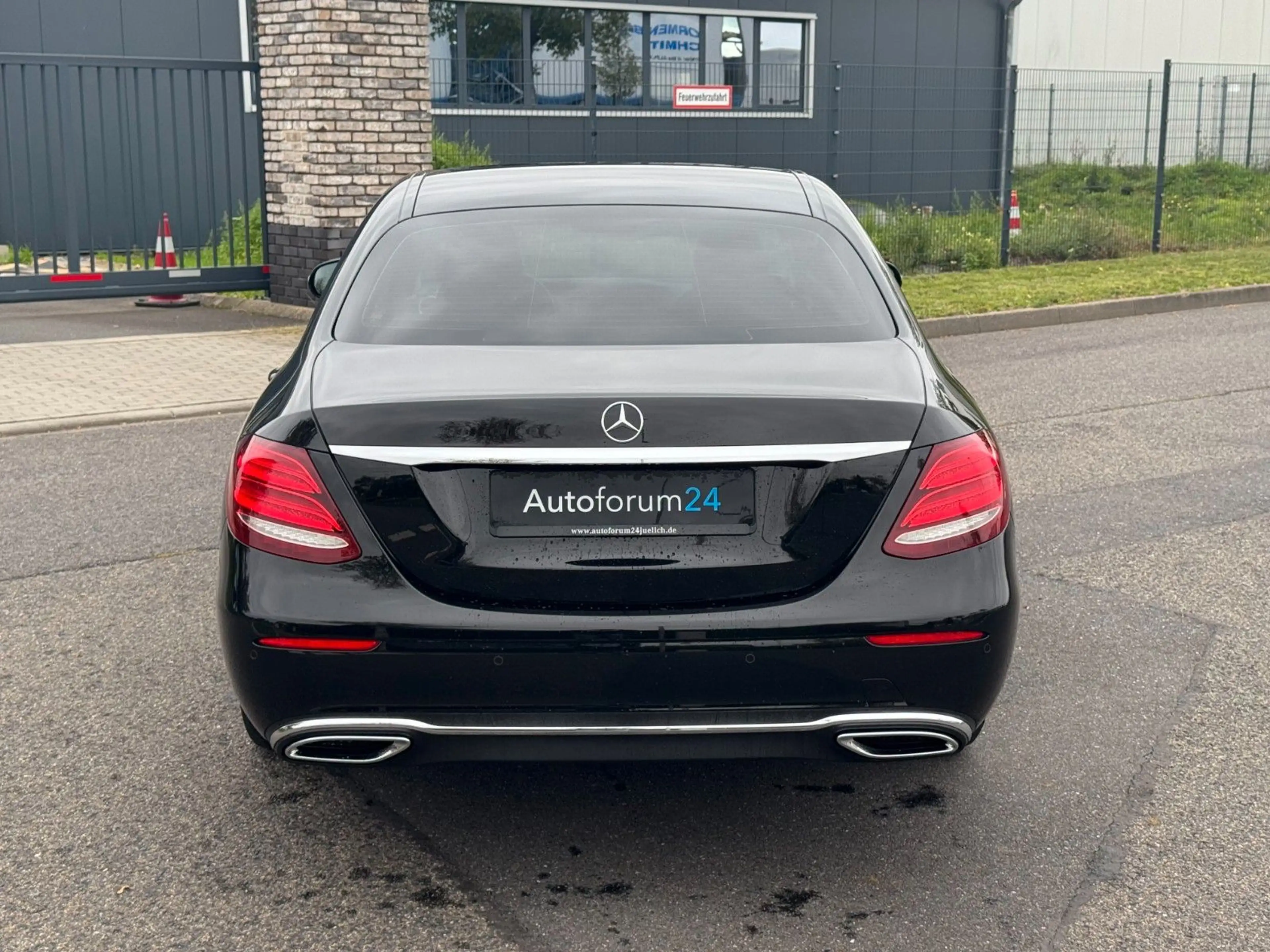 Mercedes-Benz E 220 d Limousine *Garantie*Autom.*Navi*LED*HUD* — photo 4