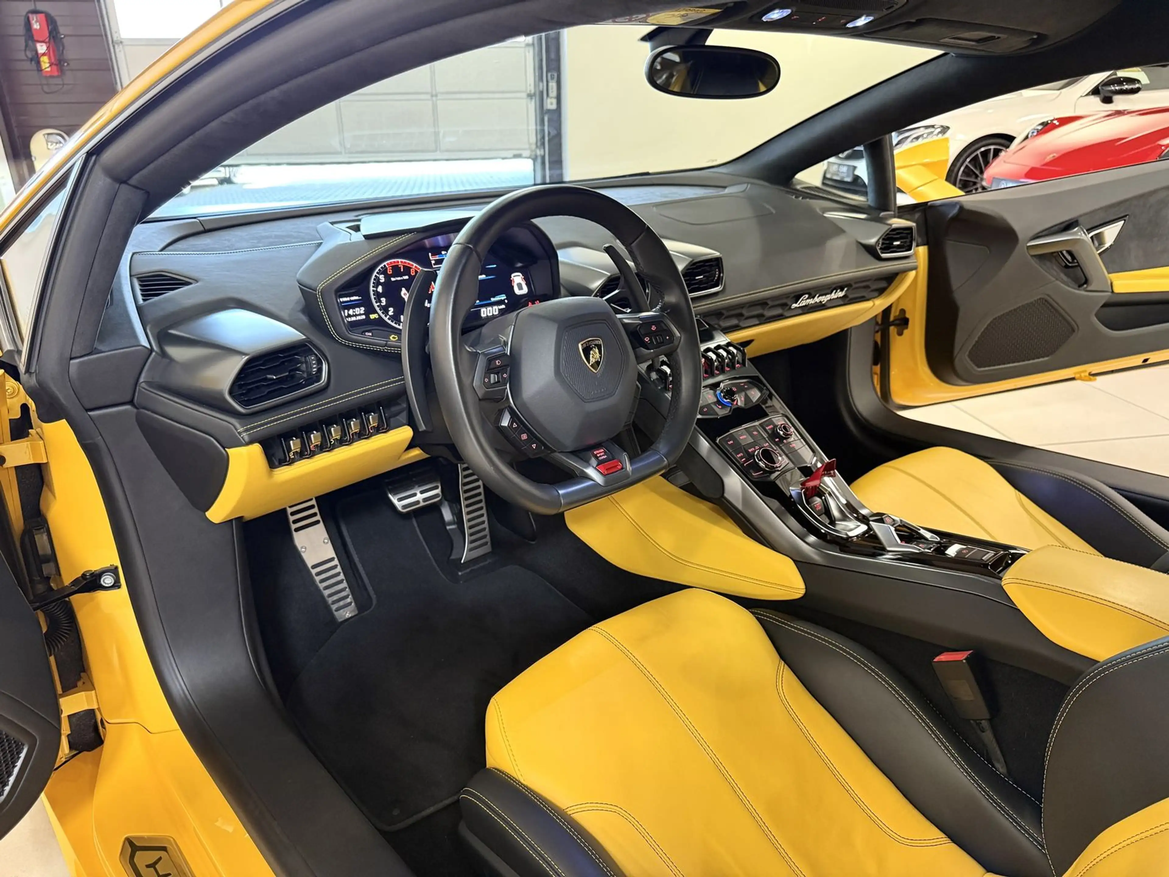 Lamborghini Huracán *Deutsch-Unfallfrei-Lift* — photo 12