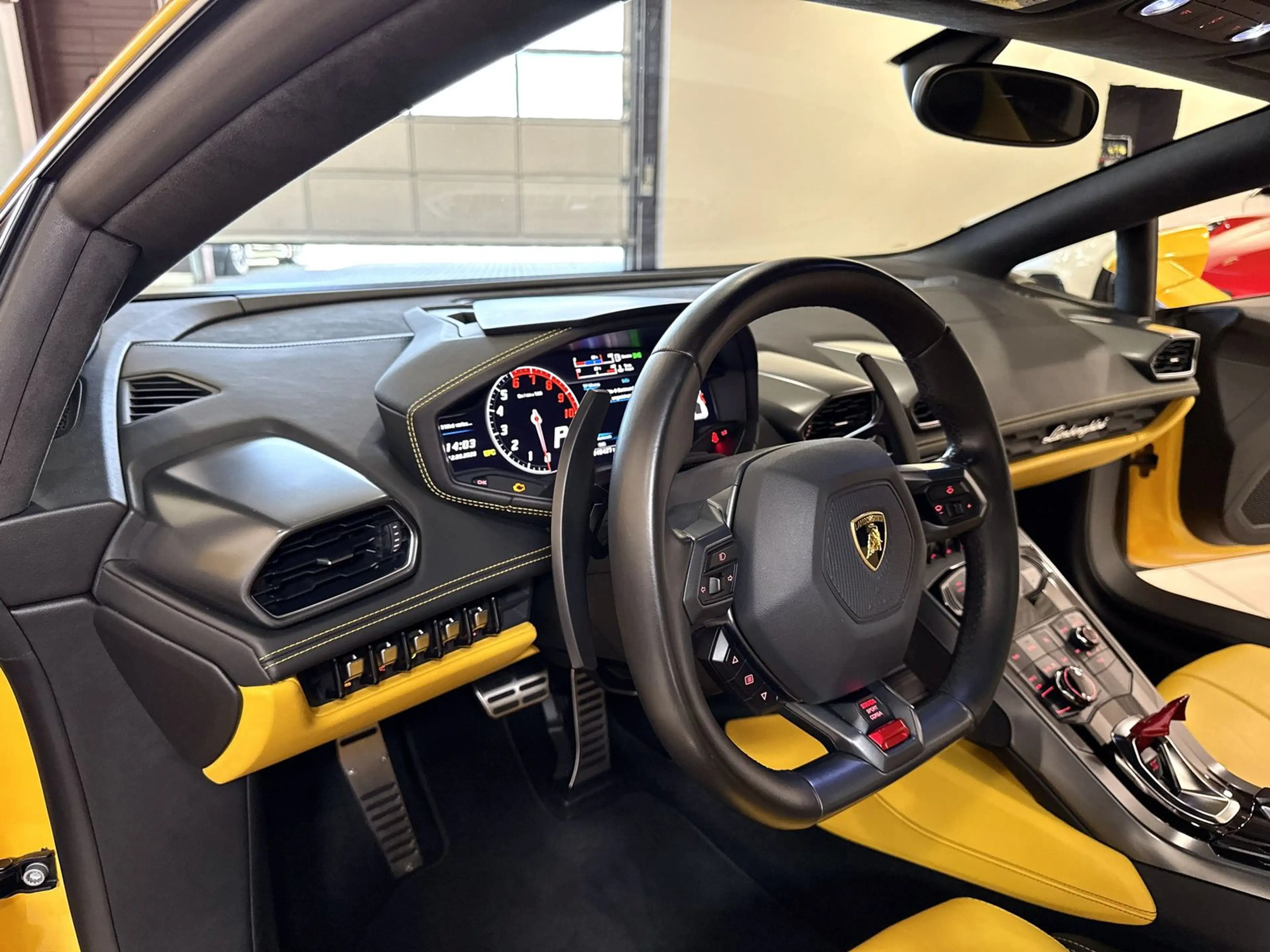 Lamborghini Huracán *Deutsch-Unfallfrei-Lift* — photo 14
