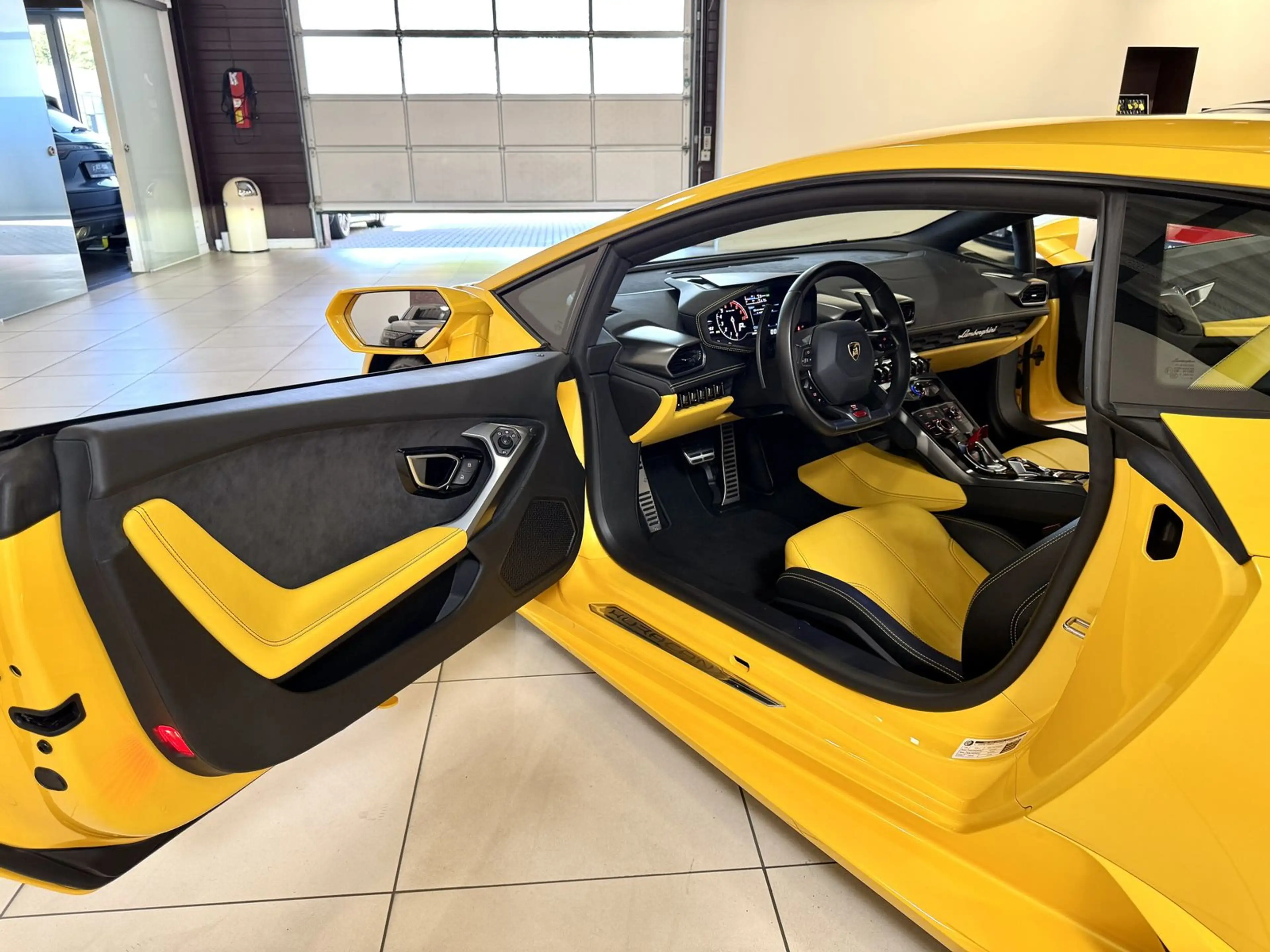 Lamborghini Huracán *Deutsch-Unfallfrei-Lift* — photo 13