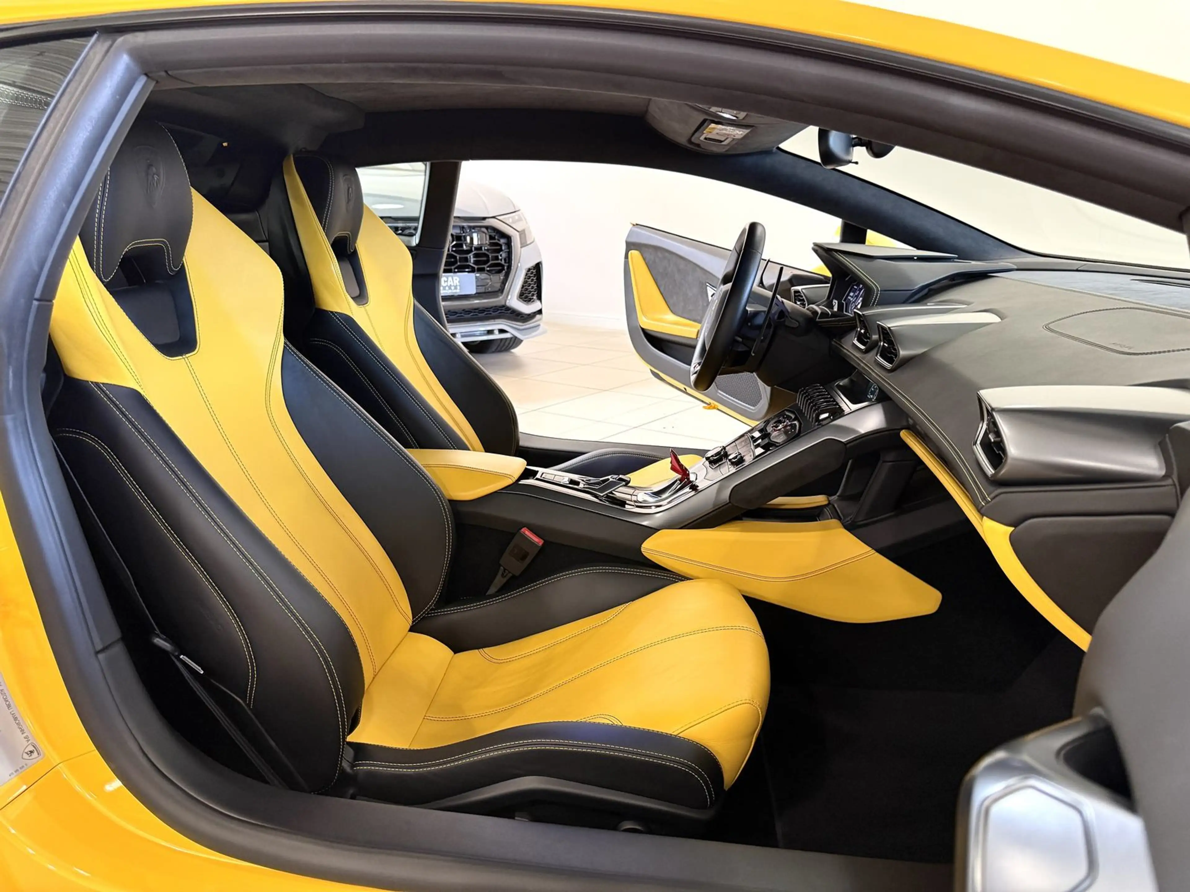 Lamborghini Huracán *Deutsch-Unfallfrei-Lift* — photo 9
