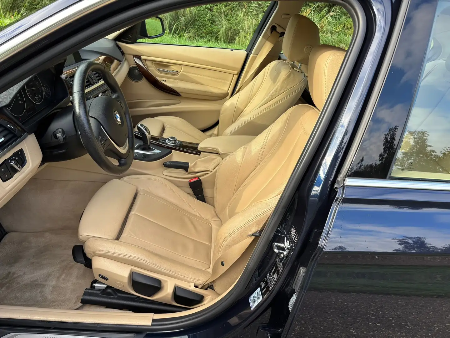 BMW 320 3-serie 320i High Exec Aut/Leder/Xenon/Navi/Pdc Blauw - 2