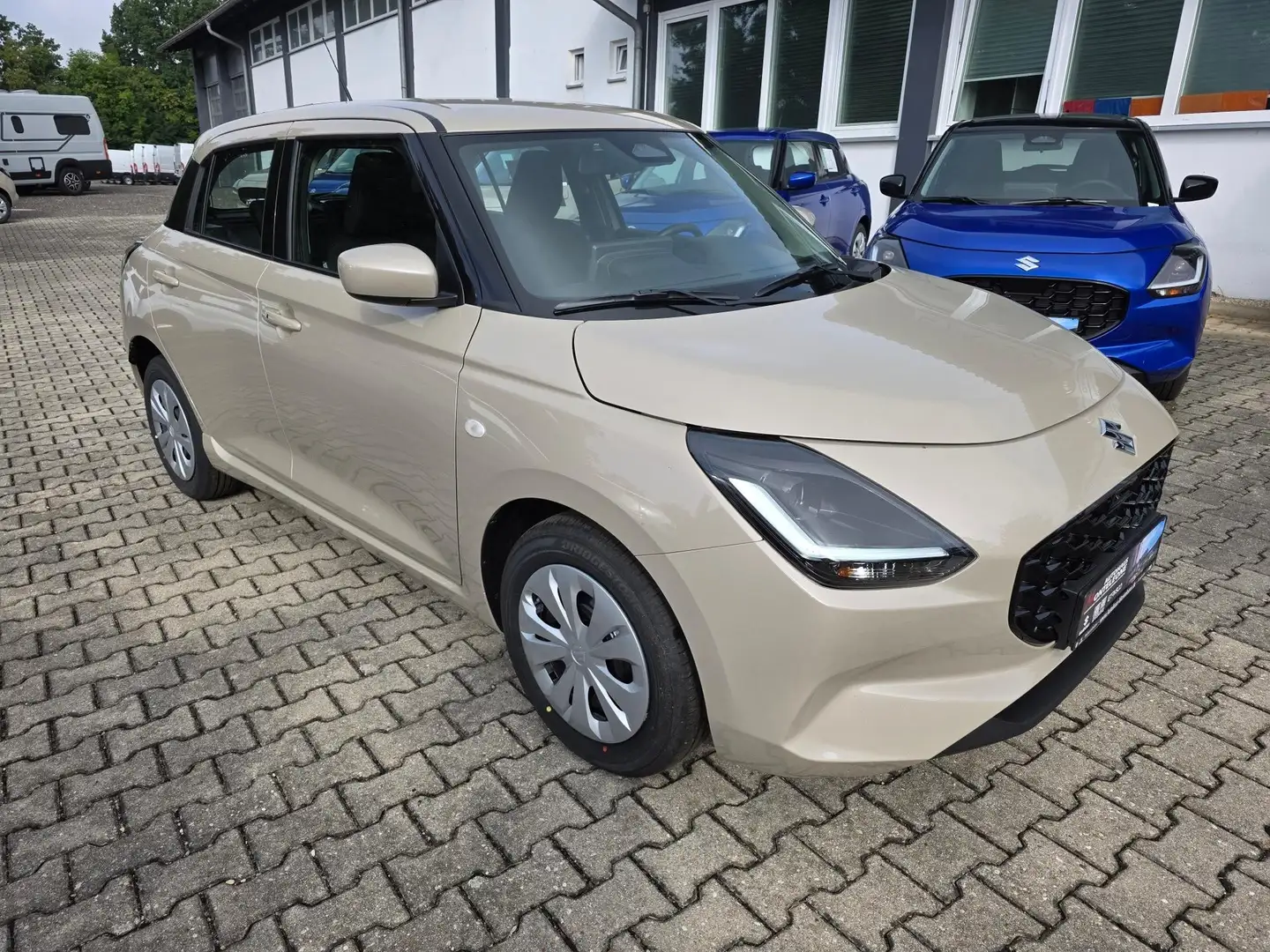 Suzuki Swift SWIFT 1.2 Club Hybrid | Allgrip | 4x4 | Sofort Beige - 1