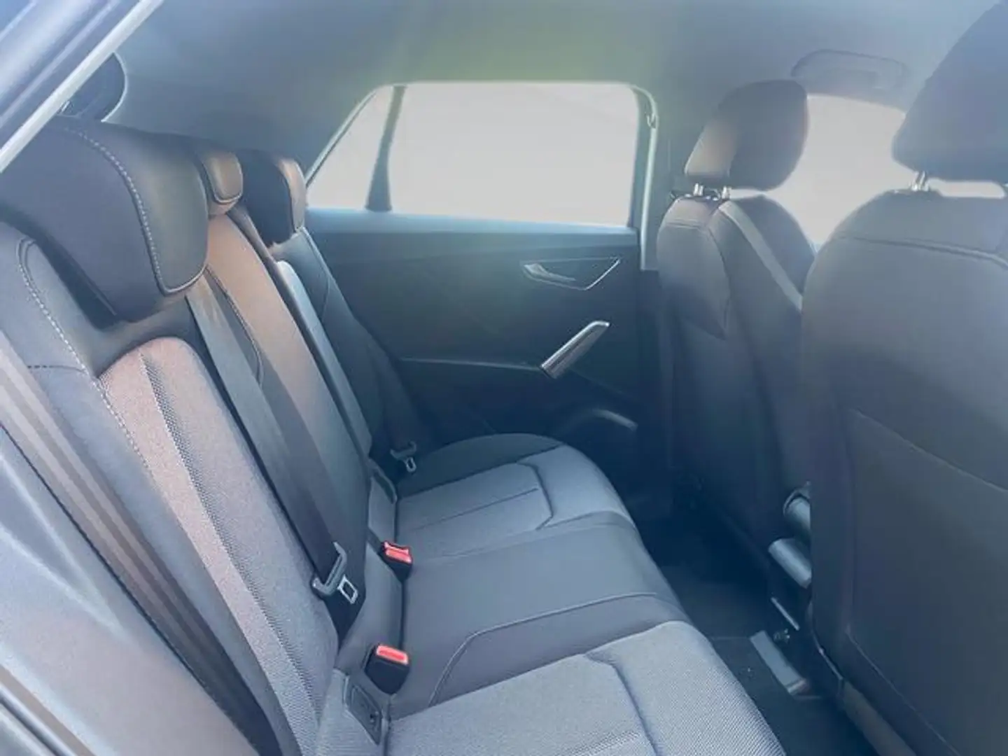 Audi Q2 35 TDI S line S tronic 110kW Gris - 2