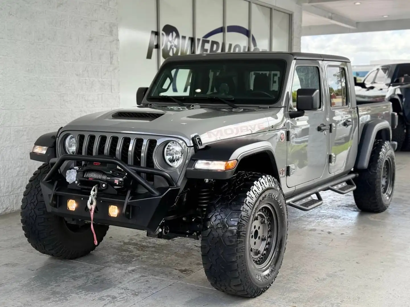 Jeep Gladiator Mojave 4x4 4dr Crew Cab 5.0 ft. SB Grau - 2