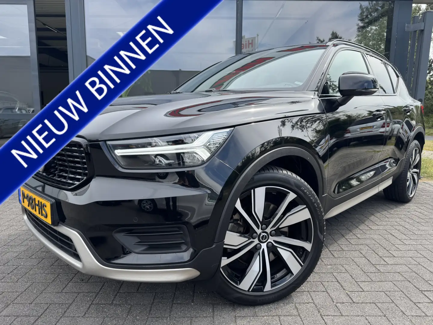 Volvo XC40 1.5 T5 Recharge R-Design Zwart - 1