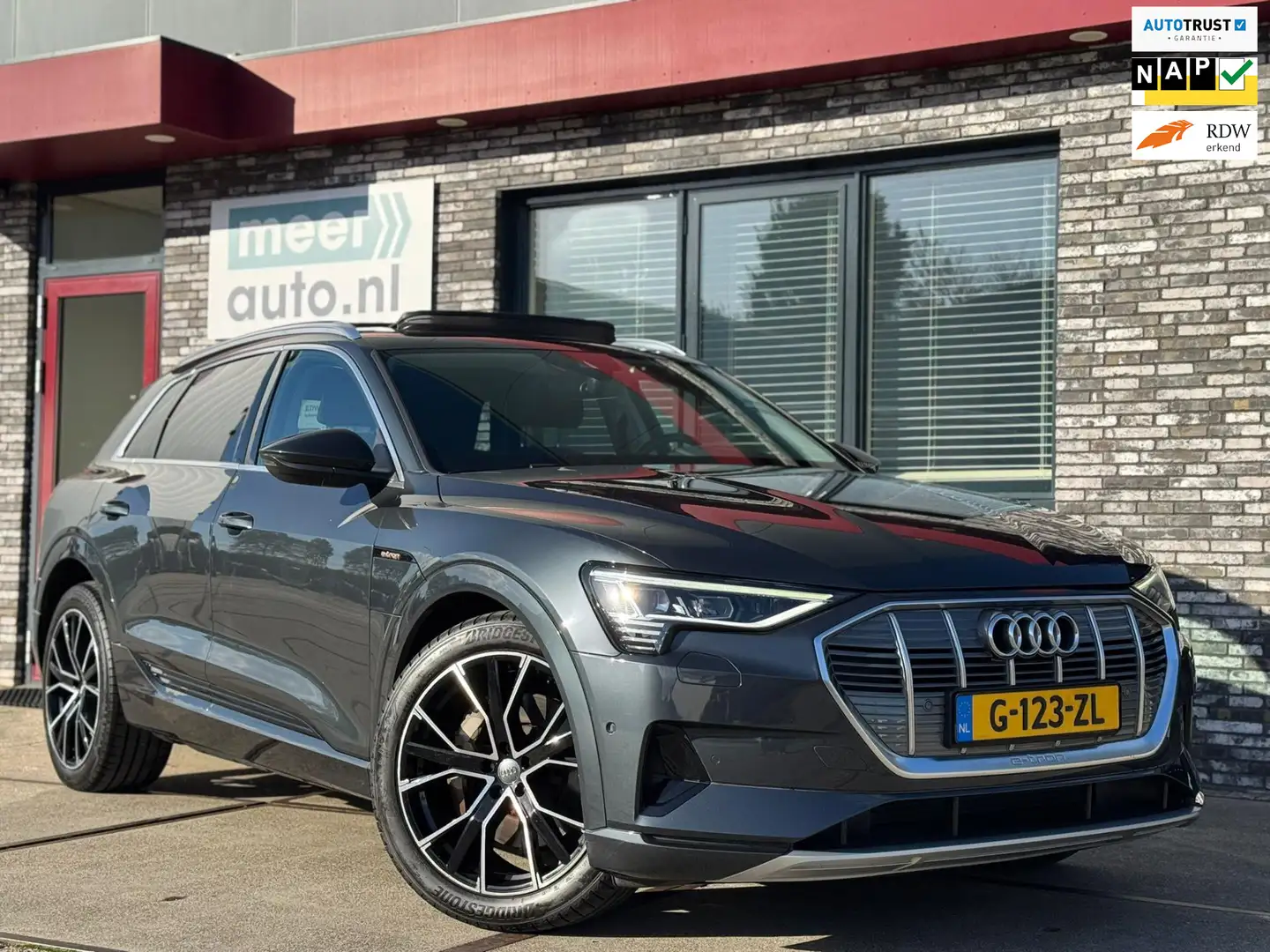 Audi e-tron E-tron 50 quattro Launch l SOH 93% l PANO l LEDER Grijs - 1