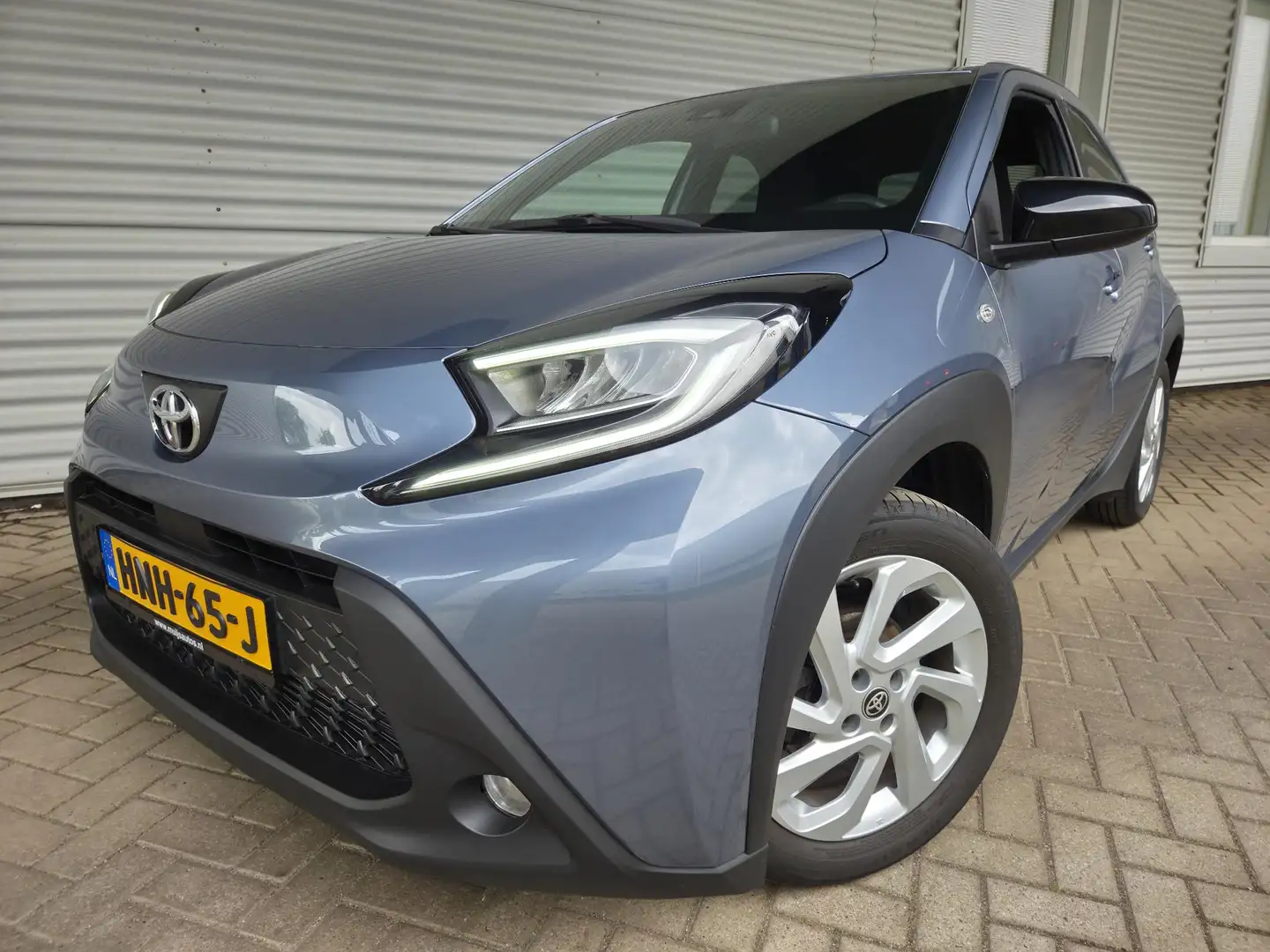 Toyota Aygo X 1.0 VVT-i MT Pulse Azul - 2