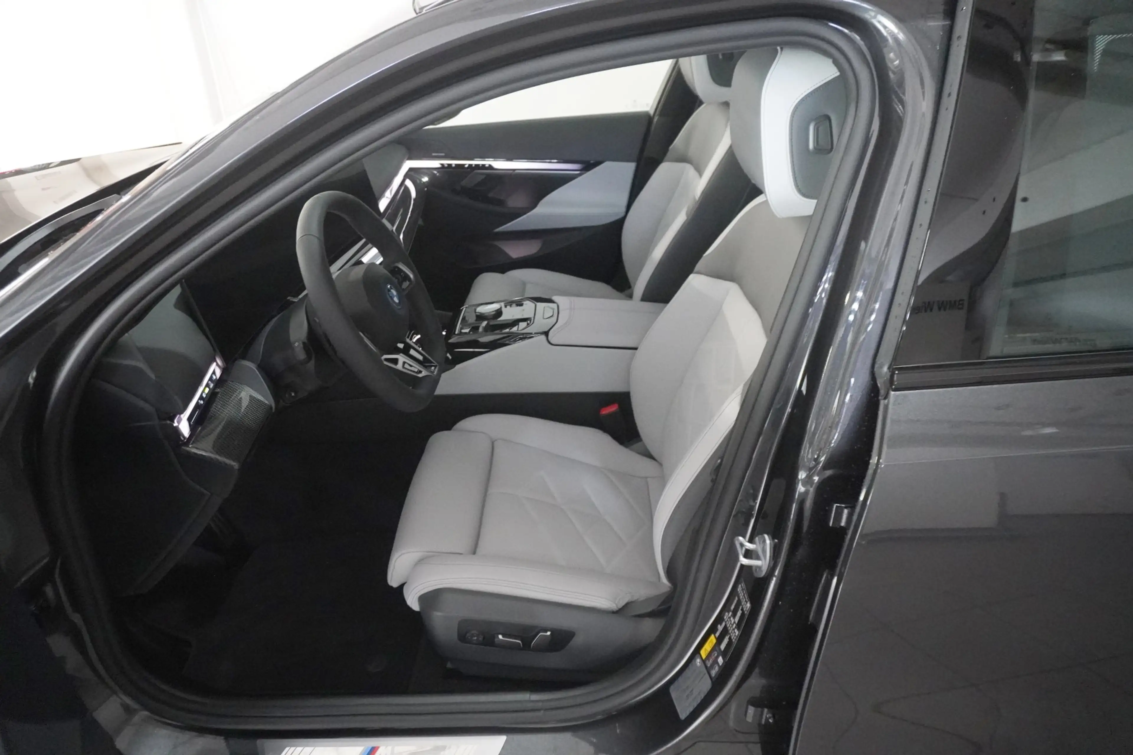 BMW 550 e xDrive — photo 5