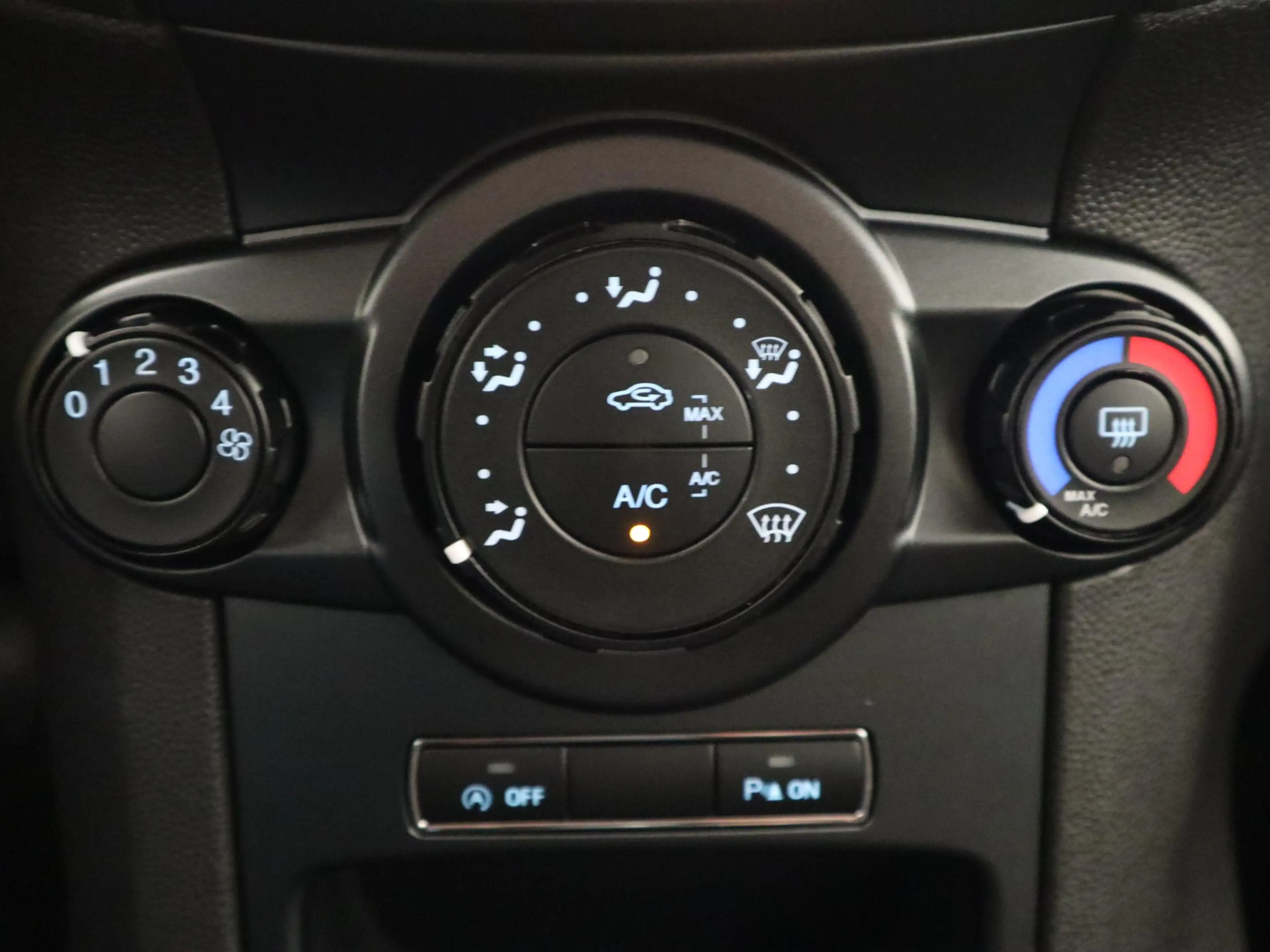 Ford Fiesta 1.0 Style Ultimate PDC / CRUISE / AIRCO / NAVI / B — photo 25