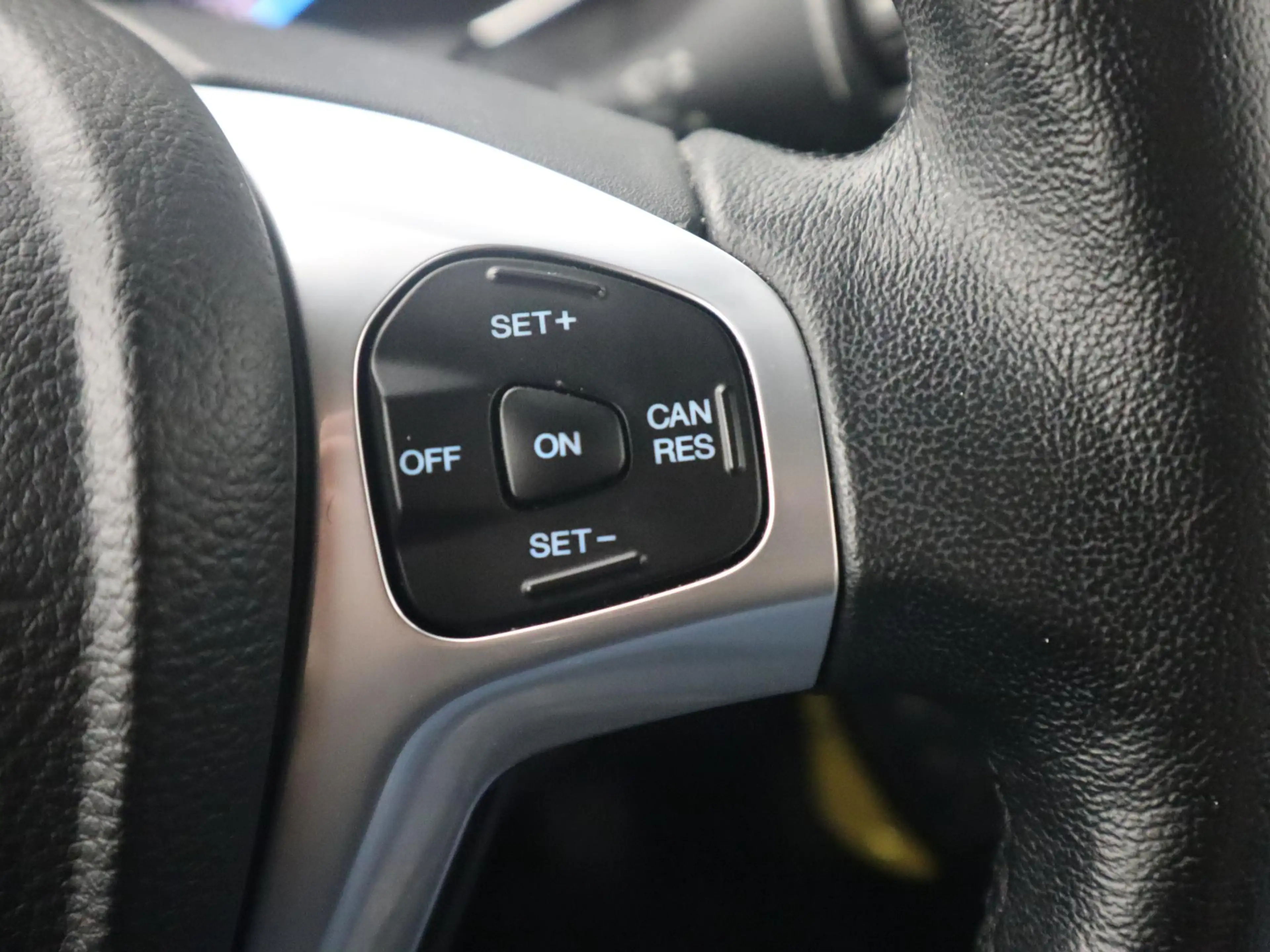 Ford Fiesta 1.0 Style Ultimate PDC / CRUISE / AIRCO / NAVI / B — photo 33